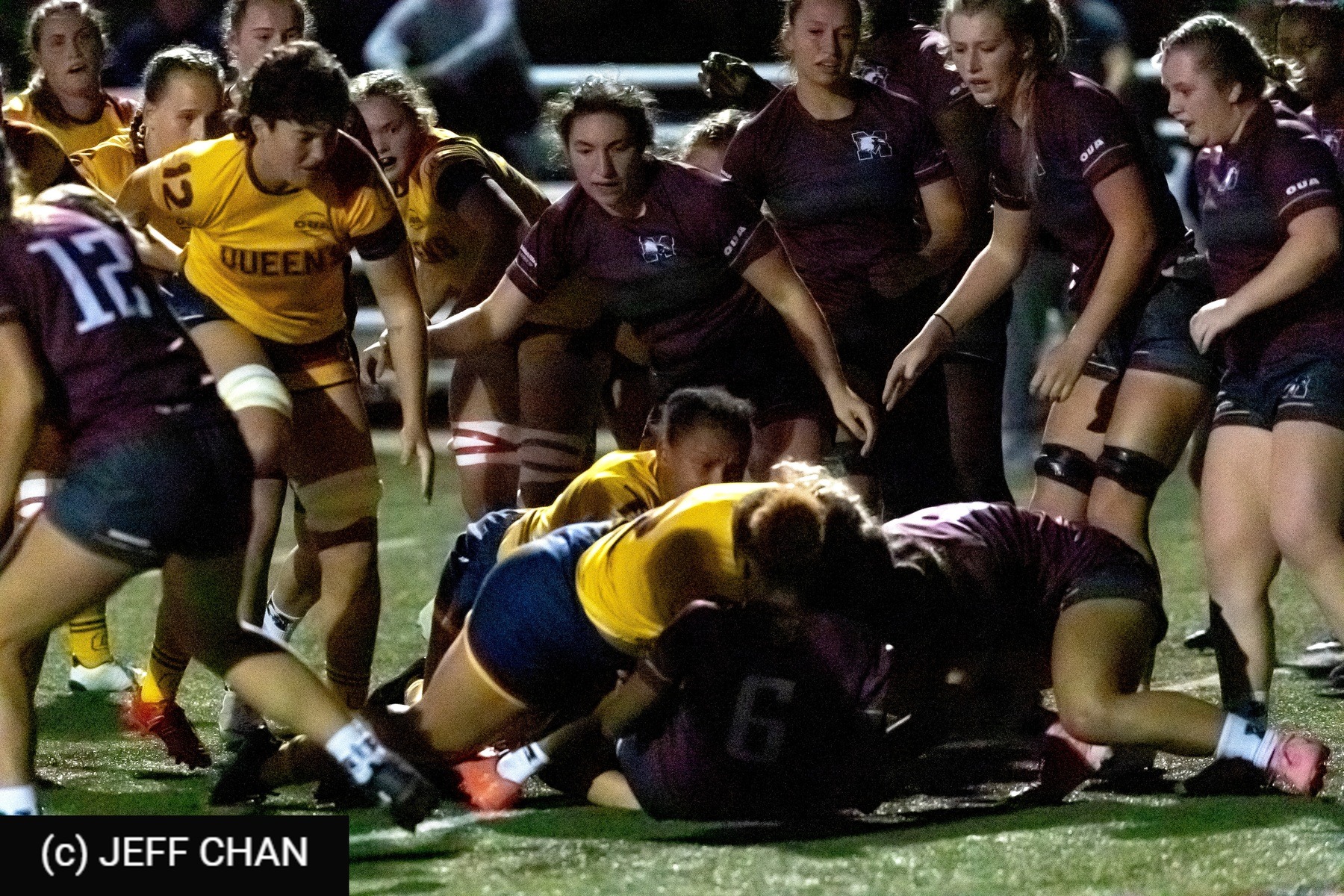  Queen's University - McMaster University - Rugby - OUA 2024 Queen's (W) vs McMaster (#OUW24QWMC10) Photo by: Jeff Chan | Siuxy Sports 2024-10-05