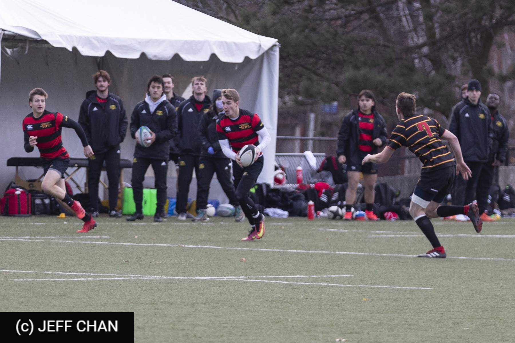Nathan COUSSEAU-DUPIN - Cooper GRAU - Quenton McLean LAVADO -  University of Guelph - University of Calgary - Rugby - CANUMENS 2021 - U Guelph vs U Calgary - by Jeff Chan (#CANUMENS2103) Photo by: Jeff Chan | Siuxy Sports 2021-11-24