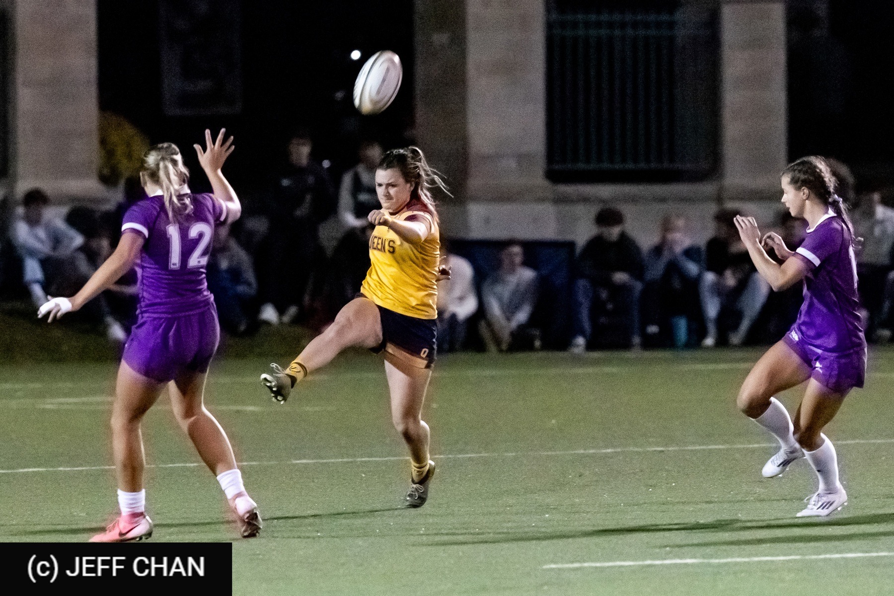  Queen's University - University of Western Ontario - Rugby - OUA 2024 Queen's (W) vs Western (#OUW24QWWE10) Photo by: Jeff Chan | Siuxy Sports 2024-10-18