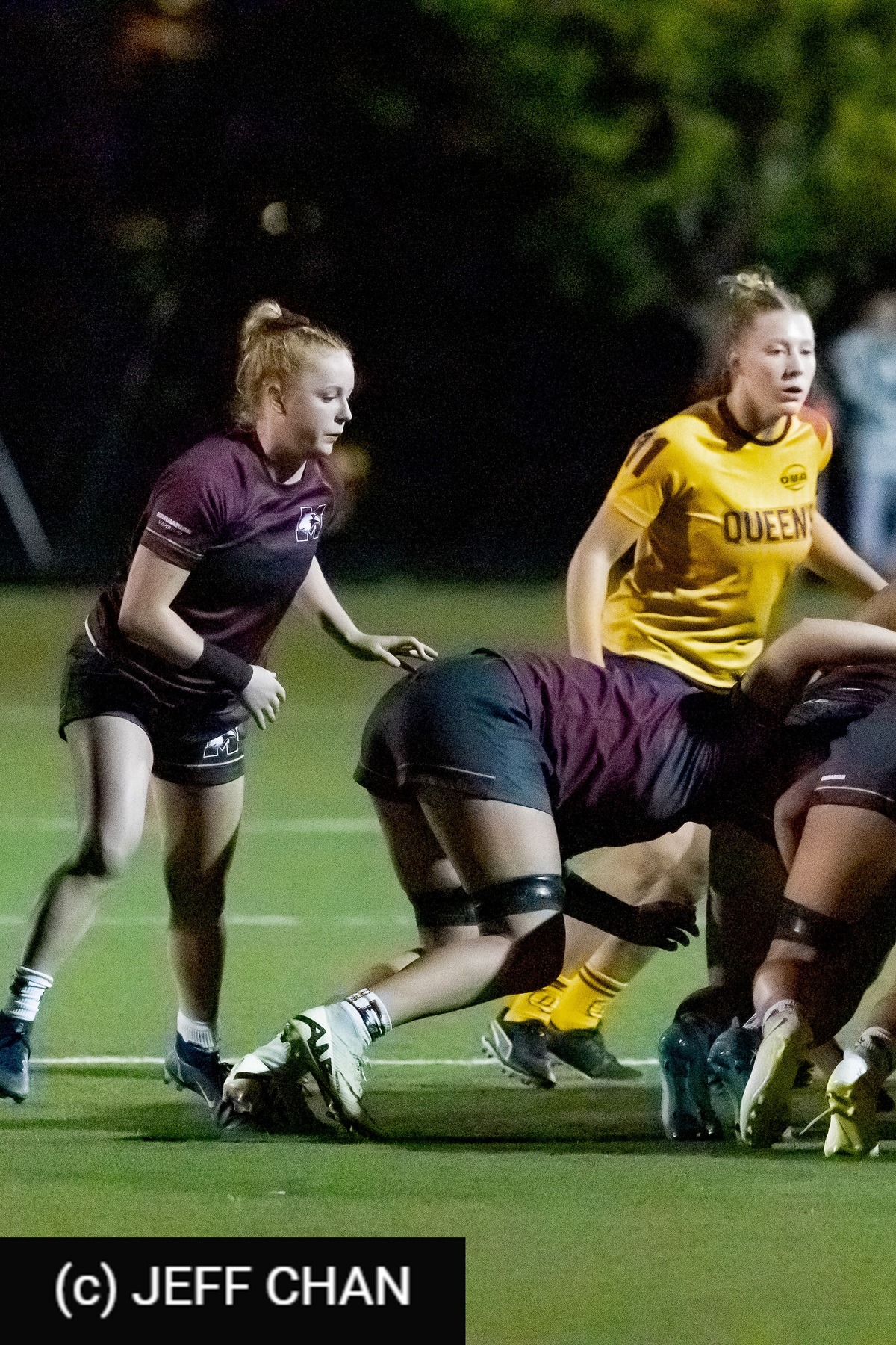  Queen's University - McMaster University - Rugby - OUA 2024 Queen's (W) vs McMaster (#OUW24QWMC10) Photo by: Jeff Chan | Siuxy Sports 2024-10-05