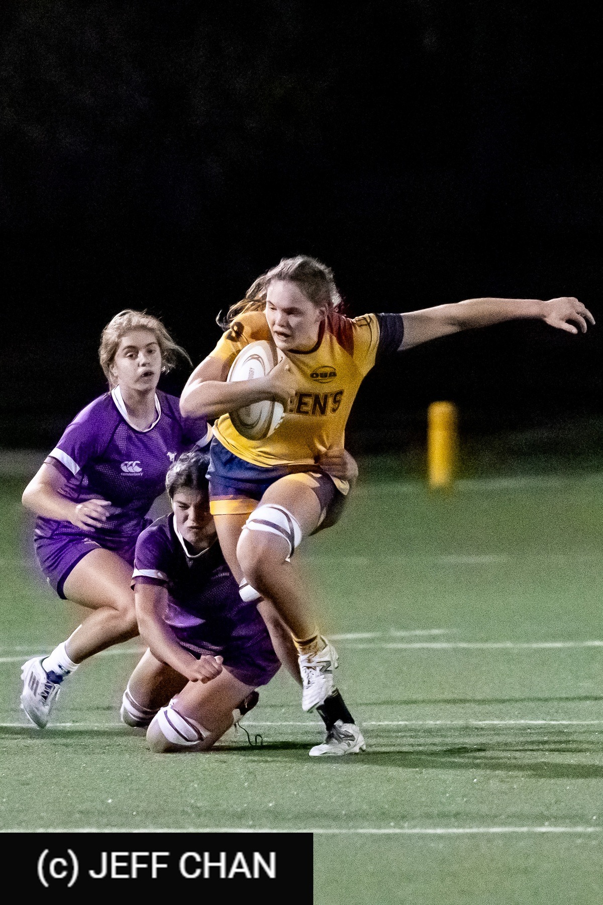  Queen's University - University of Western Ontario - Rugby - OUA 2024 Queen's (W) vs Western (#OUW24QWWE10) Photo by: Jeff Chan | Siuxy Sports 2024-10-18