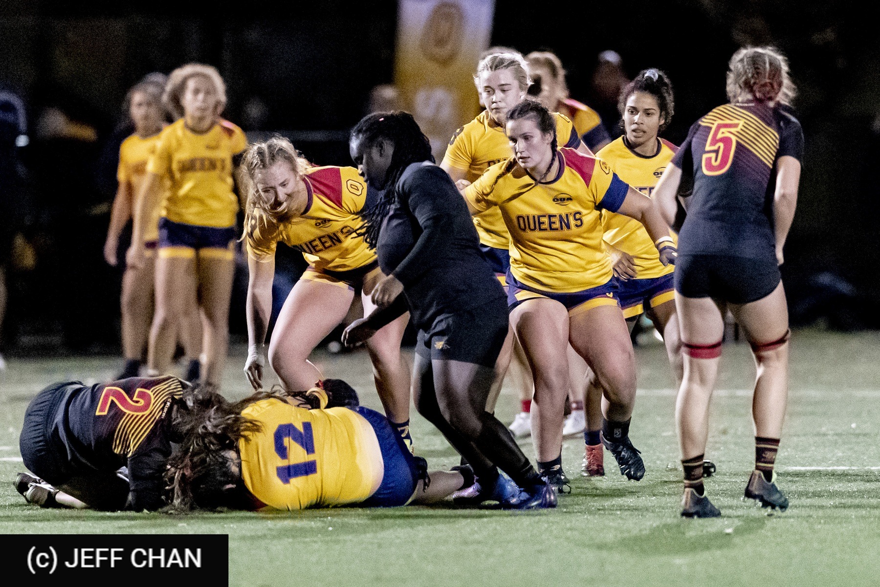  Queen's University - University of Guelph - Rugby - OUA 2022 Queen's (W) vs Guelph Champions (#OUW22QWGU10) Photo by: Jeff Chan | Siuxy Sports 2022-10-28