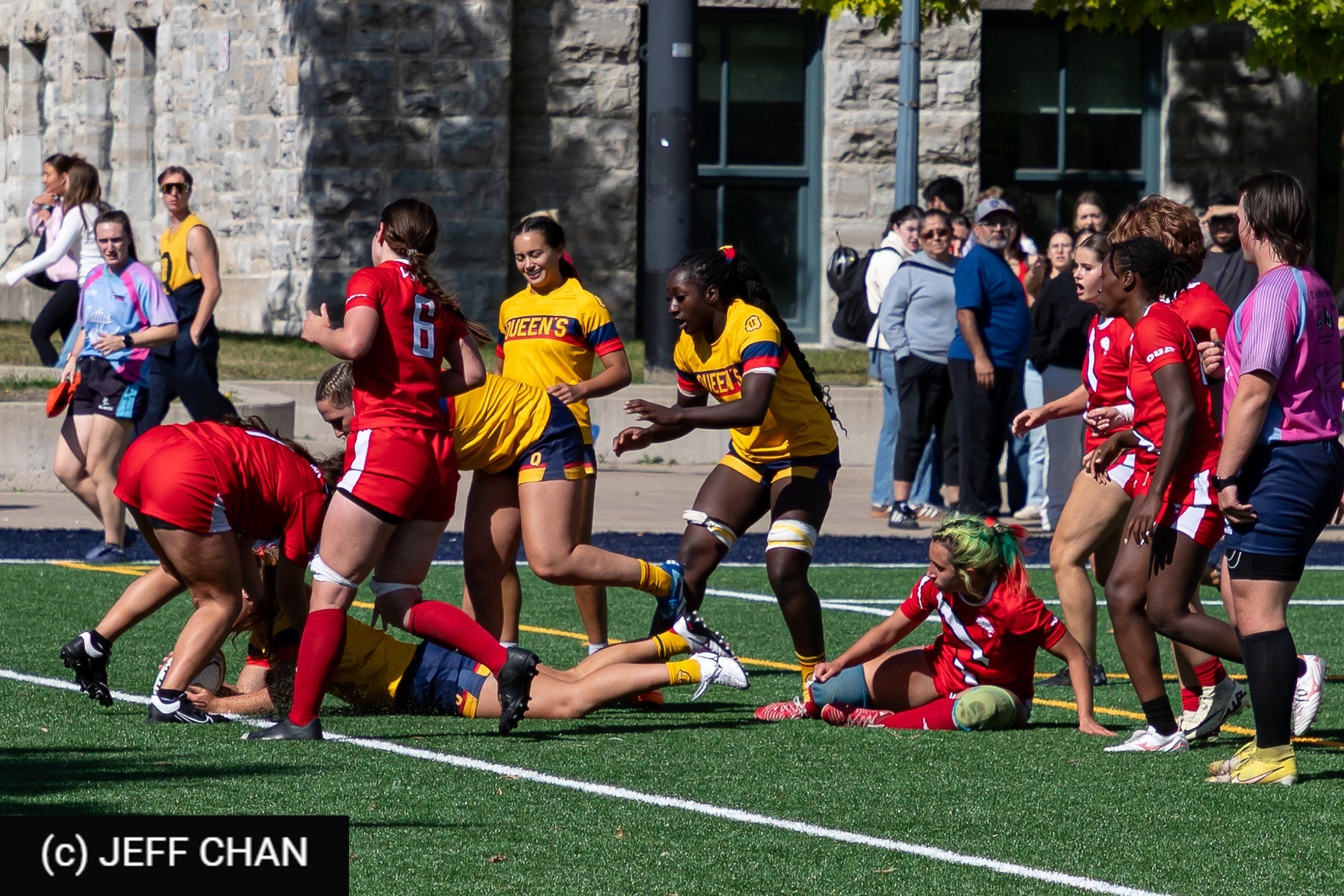  Queen's University - York University - Rugby - OUA 2025 Queen's (W) vs York (#OUW25QWYO09) Photo by: Jeff Chan | Siuxy Sports 2025-09-06