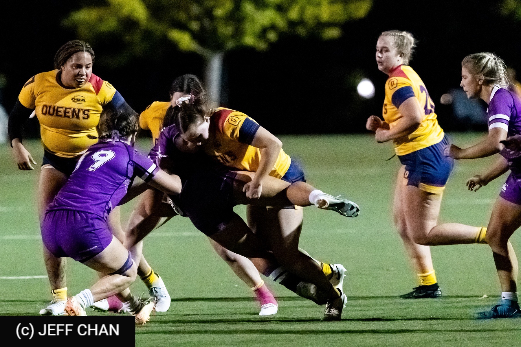  Queen's University - University of Western Ontario - Rugby - OUA 2024 Queen's (W) vs Western (#OUW24QWWE10) Photo by: Jeff Chan | Siuxy Sports 2024-10-18