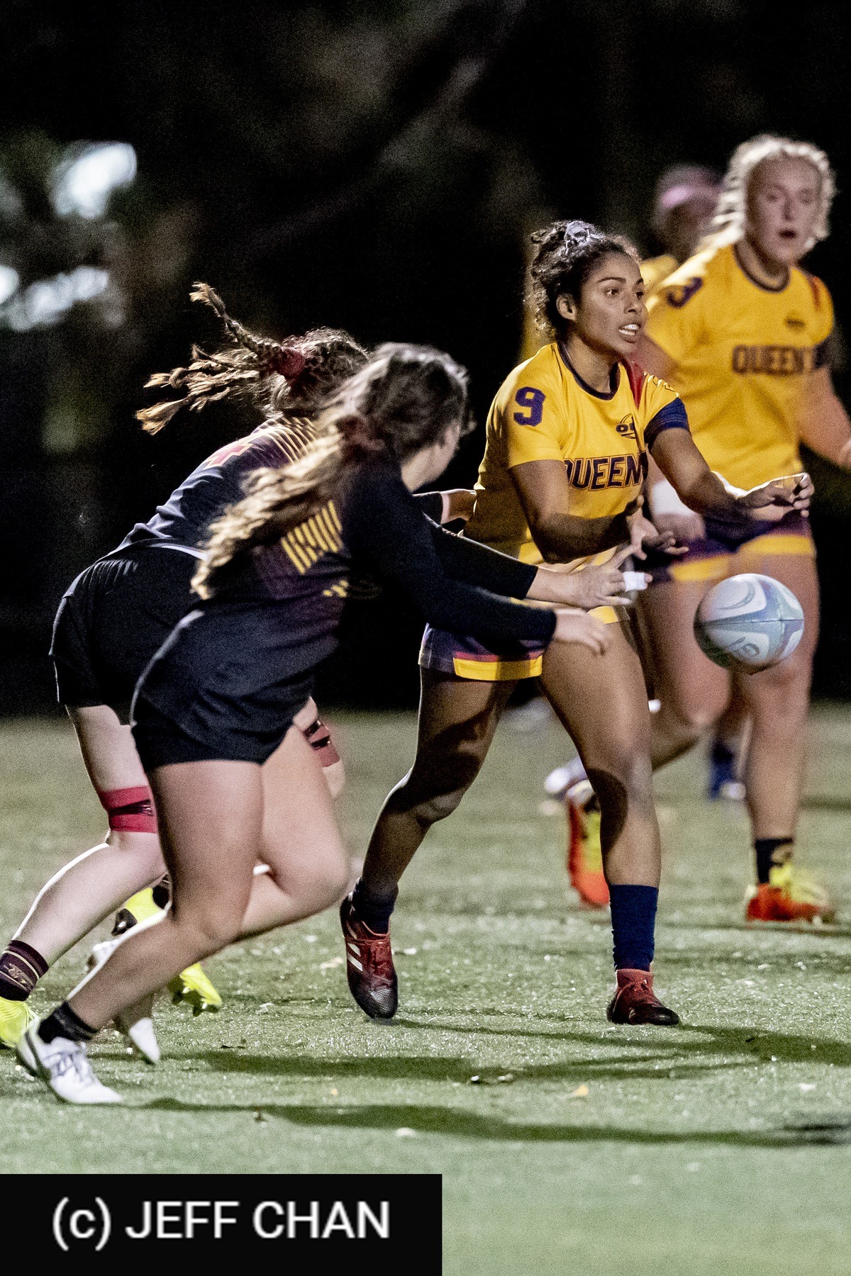  Queen's University - University of Guelph - Rugby - OUA 2022 Queen's (W) vs Guelph Champions (#OUW22QWGU10) Photo by: Jeff Chan | Siuxy Sports 2022-10-28