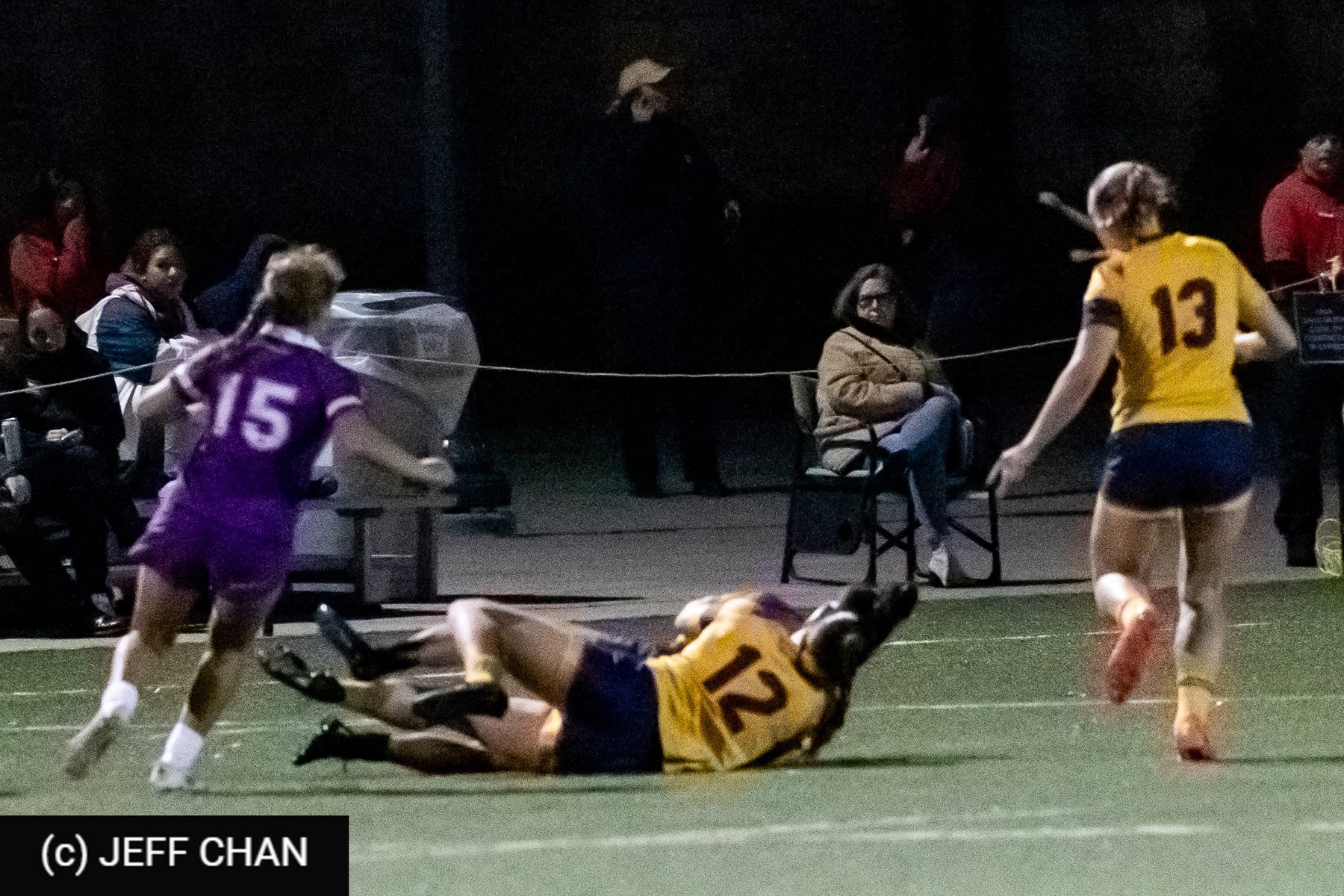 Queen's University - University of Western Ontario - Rugby - OUA 2024 Queen's (W) vs Western (#OUW24QWWE10) Photo by: Jeff Chan | Siuxy Sports 2024-10-18
