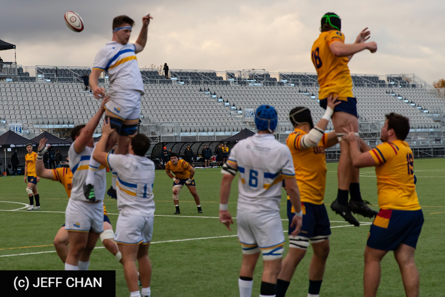 Queen's University - University of Victoria - Rugby - CANUMENS 2023 - Quarter final - Queen's vs UVic by Jeff Chan (#CANUMENS2301) Photo by: Jeff Chan | Siuxy Sports 2023-11-15