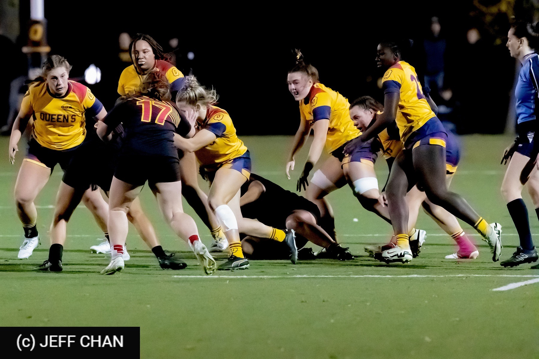  Queen's University - University of Guelph - Rugby - OUA 2024 Queen's (W) vs Guelph (#OUW24QWGU10) Photo by: Jeff Chan | Siuxy Sports 2024-10-25