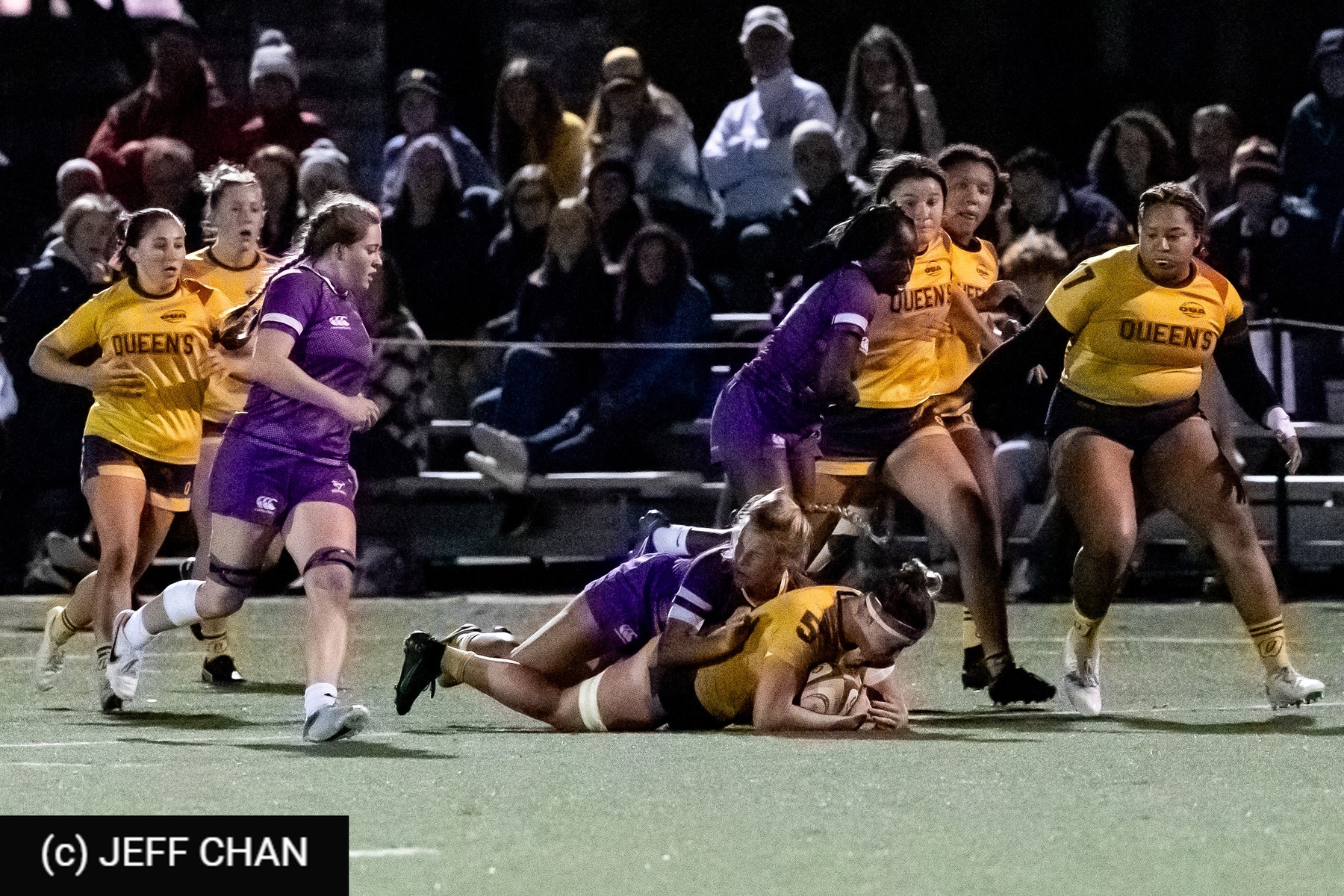  Queen's University - University of Western Ontario - Rugby - OUA 2024 Queen's (W) vs Western (#OUW24QWWE10) Photo by: Jeff Chan | Siuxy Sports 2024-10-18