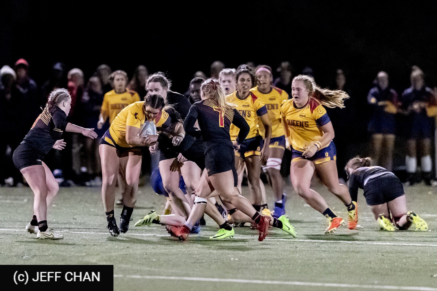  Queen's University - University of Guelph - Rugby - OUA 2022 Queen's (W) vs Guelph Champions (#OUW22QWGU10) Photo by: Jeff Chan | Siuxy Sports 2022-10-28