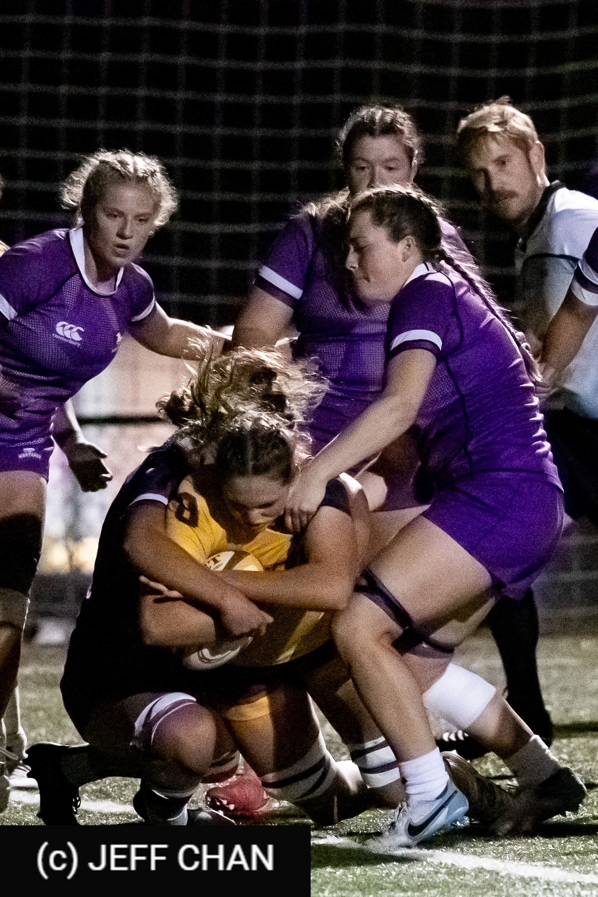  Queen's University - University of Western Ontario - Rugby - OUA 2024 Queen's (W) vs Western (#OUW24QWWE10) Photo by: Jeff Chan | Siuxy Sports 2024-10-18