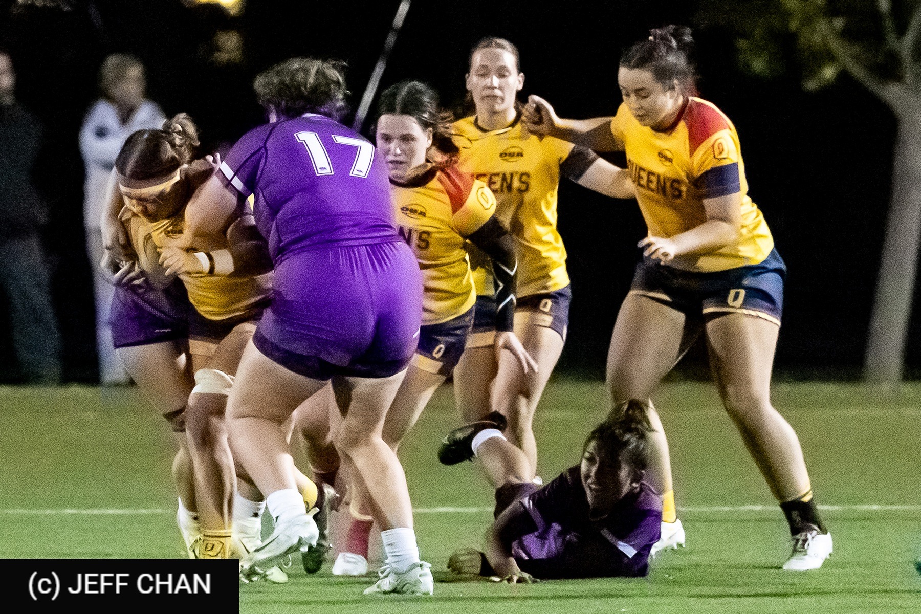  Queen's University - University of Western Ontario - Rugby - OUA 2024 Queen's (W) vs Western (#OUW24QWWE10) Photo by: Jeff Chan | Siuxy Sports 2024-10-18
