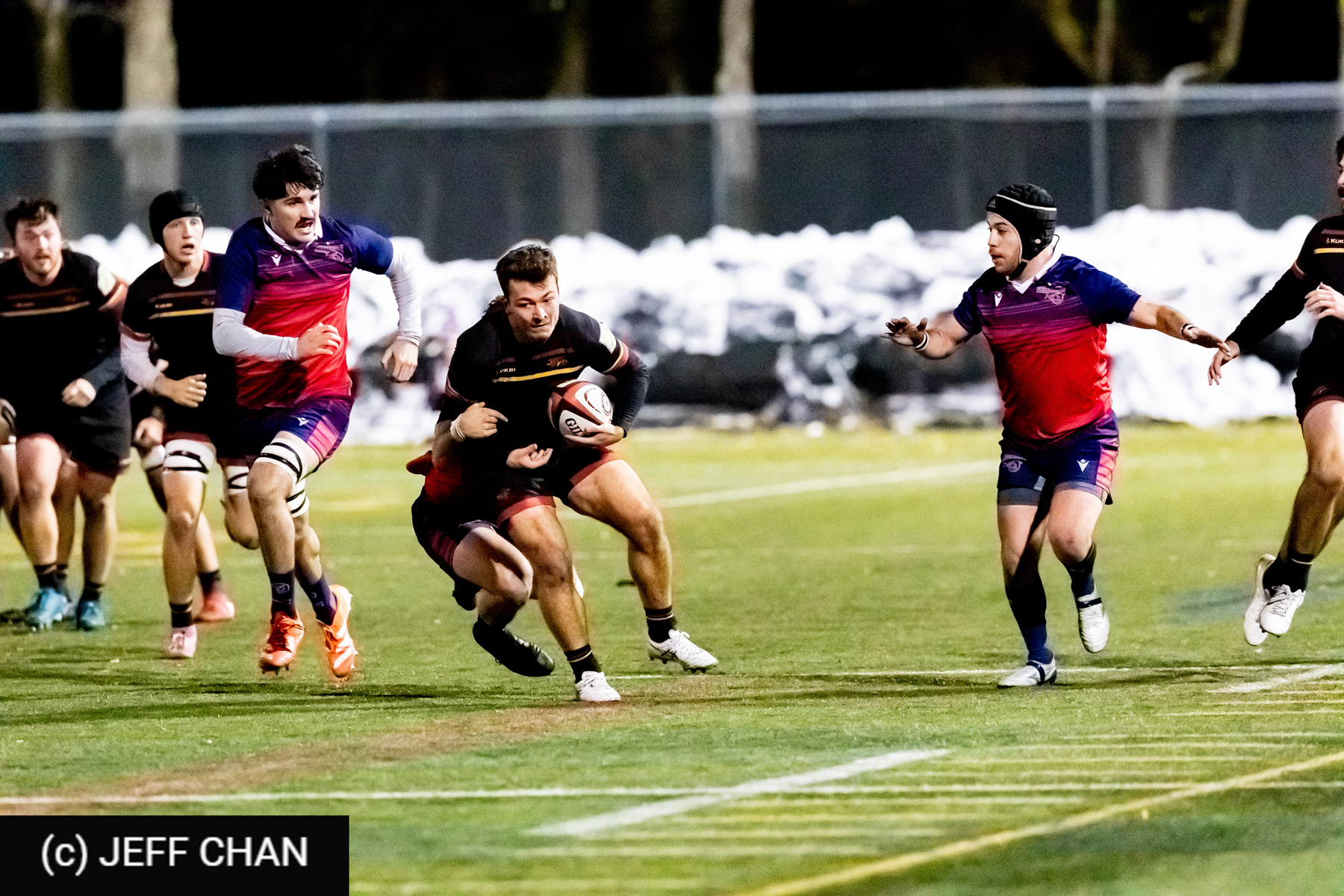 Logan CAKO -  ÉTS (École de technologie supérieure) - University of Guelph - Rugby - CANUMENS 2025 - École de Technologie Supérieure vs University of Guelph - Game#12 Final by Jeff Chan (#CANUMENS2582) Photo by: Jeff Chan | Siuxy Sports 2025-11-16