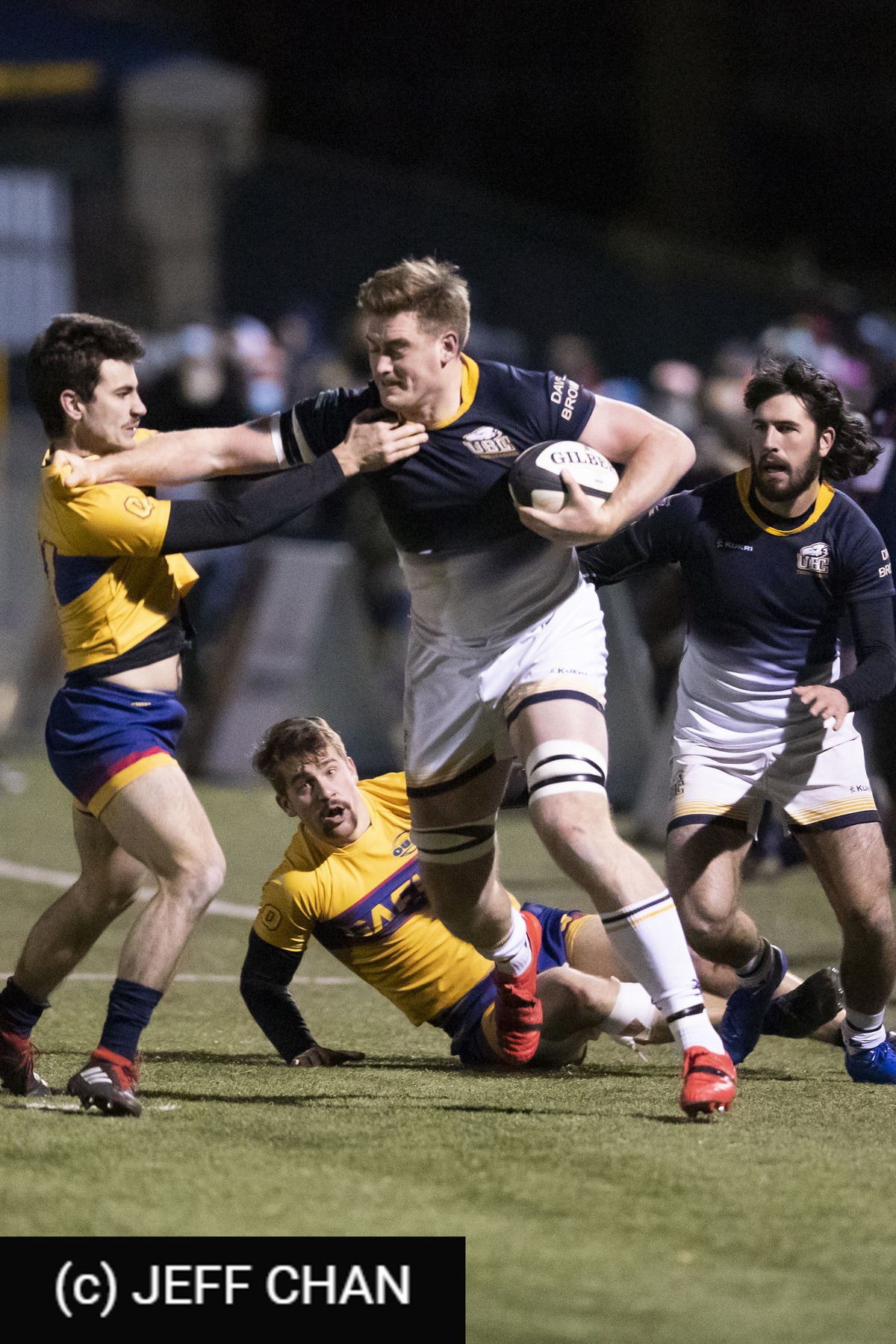 Ryan LESKIW -  Queen's University - University of British Columbia - Rugby - CANUMENS 2021 - Queen's U vs U British Columbia - by Jeff Chan (#CANUMENS2105) Photo by: Jeff Chan | Siuxy Sports 2021-11-26