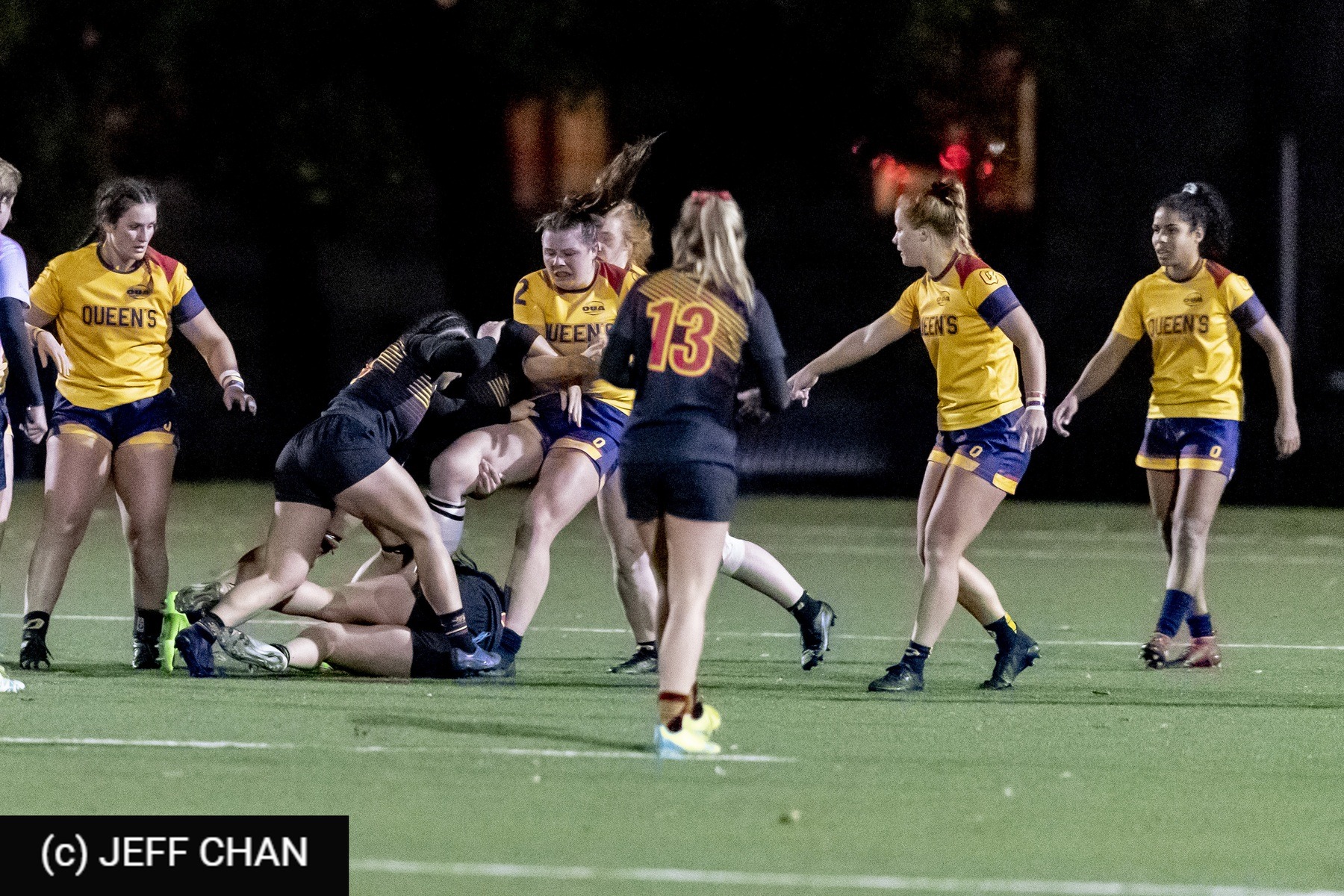  Queen's University - University of Guelph - Rugby - OUA 2022 Queen's (W) vs Guelph Champions (#OUW22QWGU10) Photo by: Jeff Chan | Siuxy Sports 2022-10-28