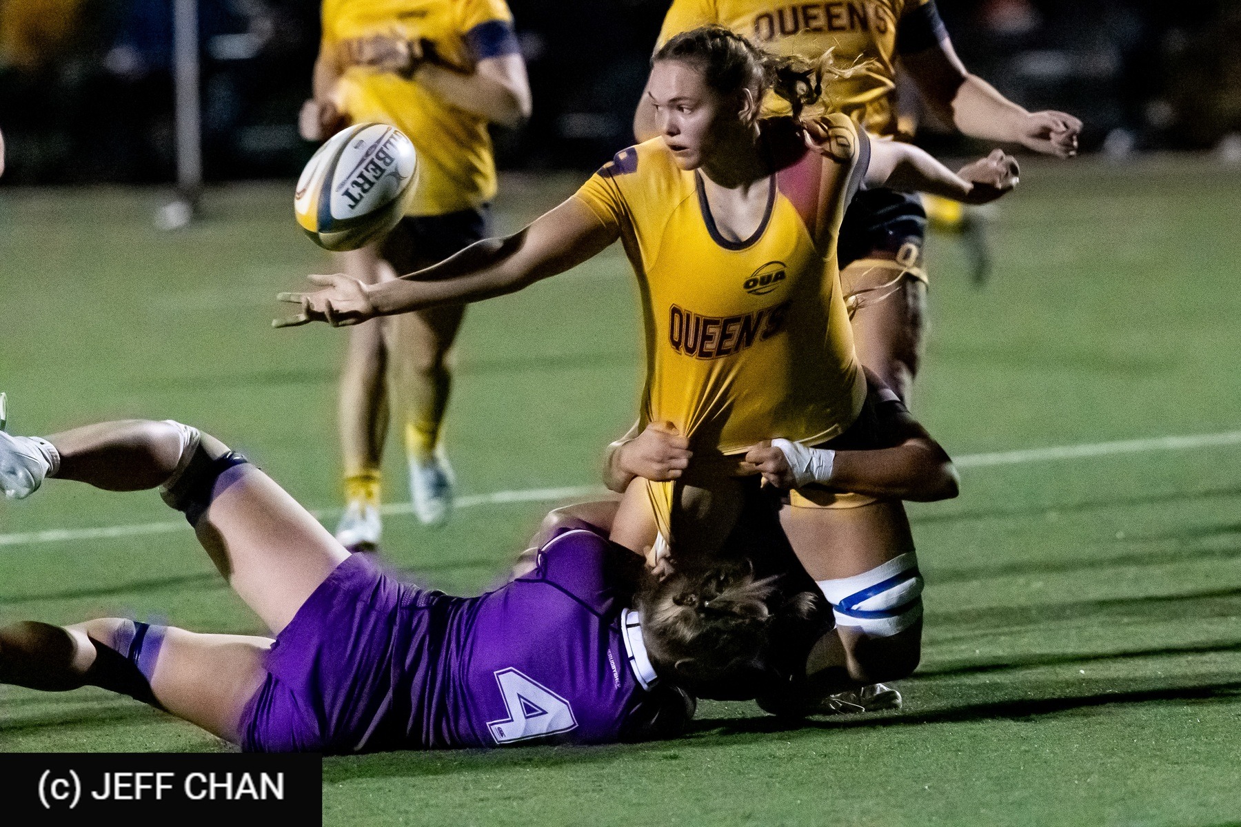  Queen's University - University of Western Ontario - Rugby - OUA 2024 Queen's (W) vs Western (#OUW24QWWE10) Photo by: Jeff Chan | Siuxy Sports 2024-10-18