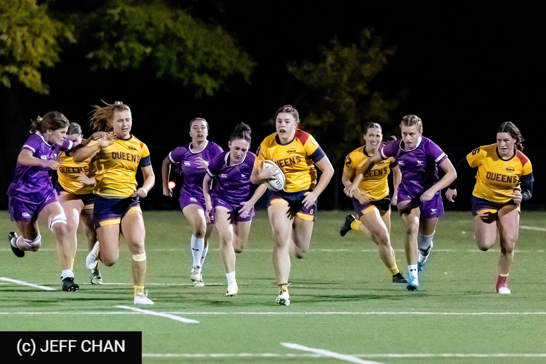  Queen's University - University of Western Ontario - Rugby - OUA 2024 Queen's (W) vs Western (#OUW24QWWE10) Photo by: Jeff Chan | Siuxy Sports 2024-10-18