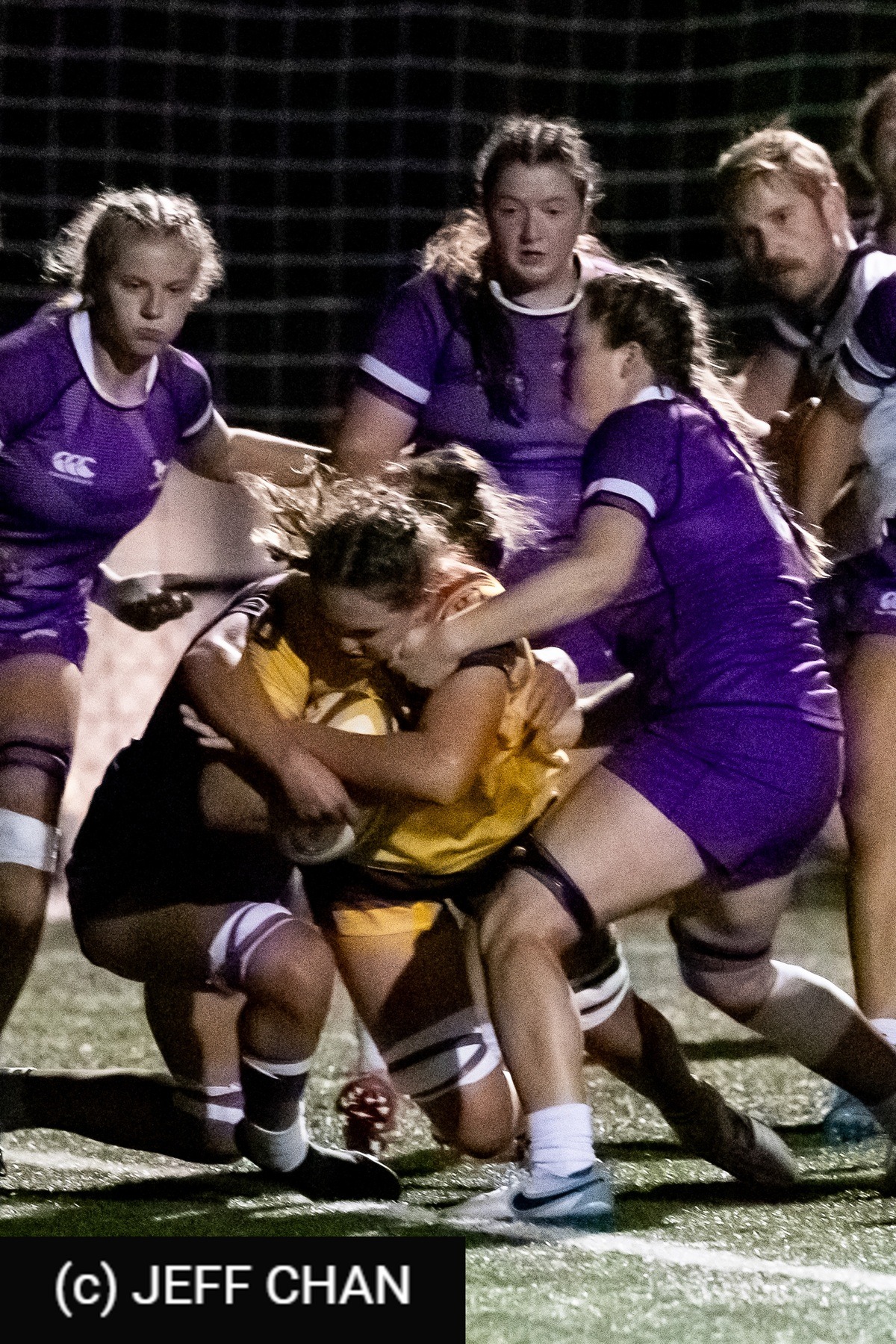  Queen's University - University of Western Ontario - Rugby - OUA 2024 Queen's (W) vs Western (#OUW24QWWE10) Photo by: Jeff Chan | Siuxy Sports 2024-10-18