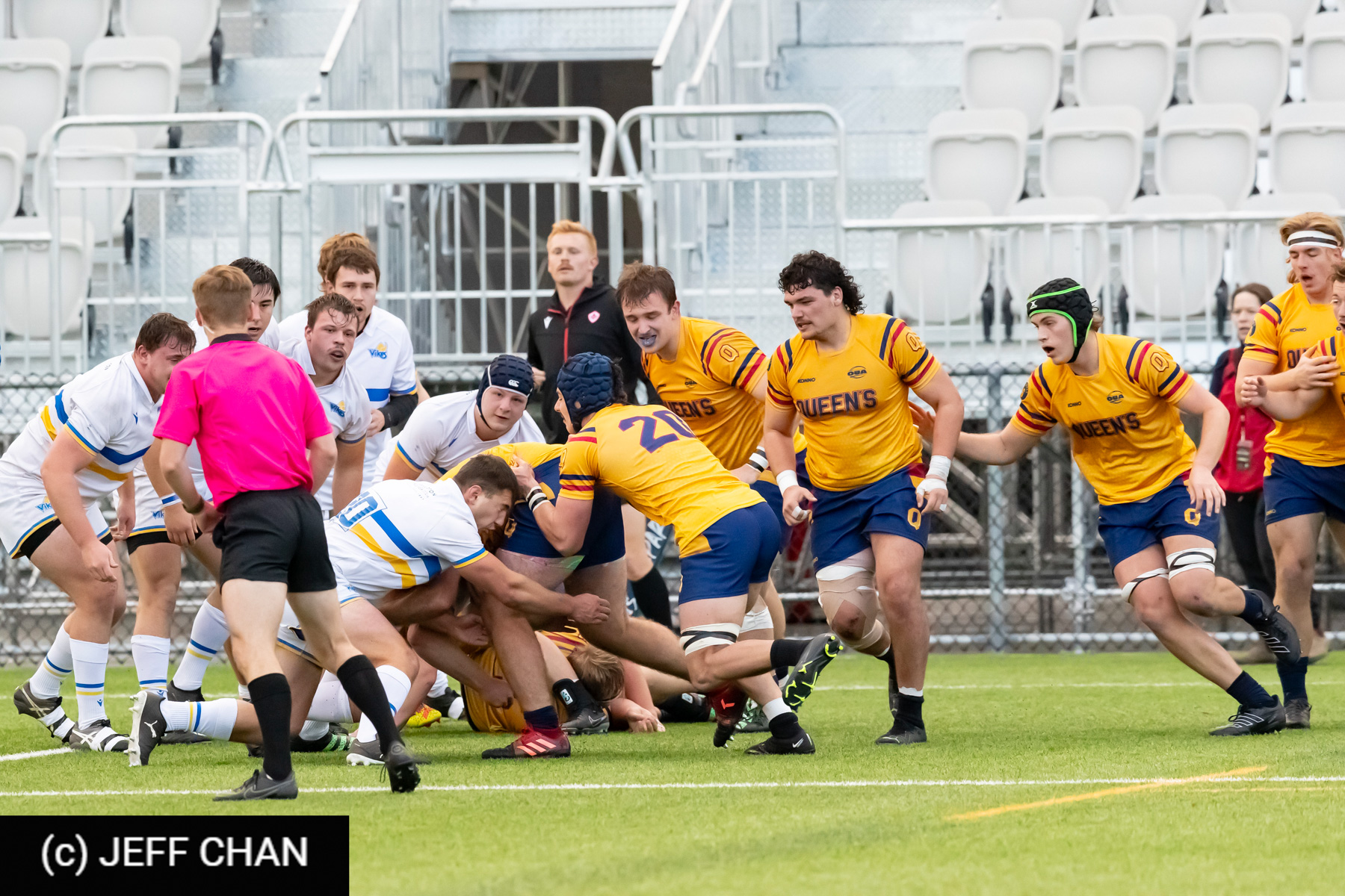 Phoenix MOLLER -  Queen's University - University of Victoria - Rugby - CANUMENS 2023 - Quarter final - Queen's vs UVic by Jeff Chan (#CANUMENS2301) Photo by: Jeff Chan | Siuxy Sports 2023-11-15
