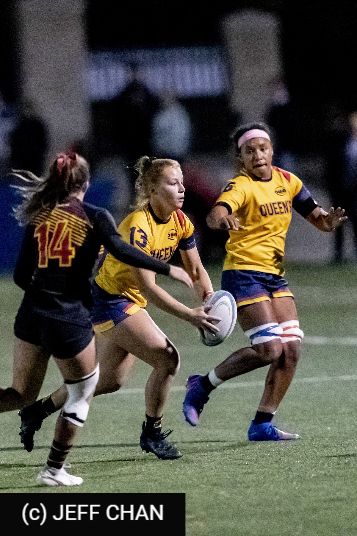  Queen's University - University of Guelph - Rugby - OUA 2022 Queen's (W) vs Guelph Champions (#OUW22QWGU10) Photo by: Jeff Chan | Siuxy Sports 2022-10-28