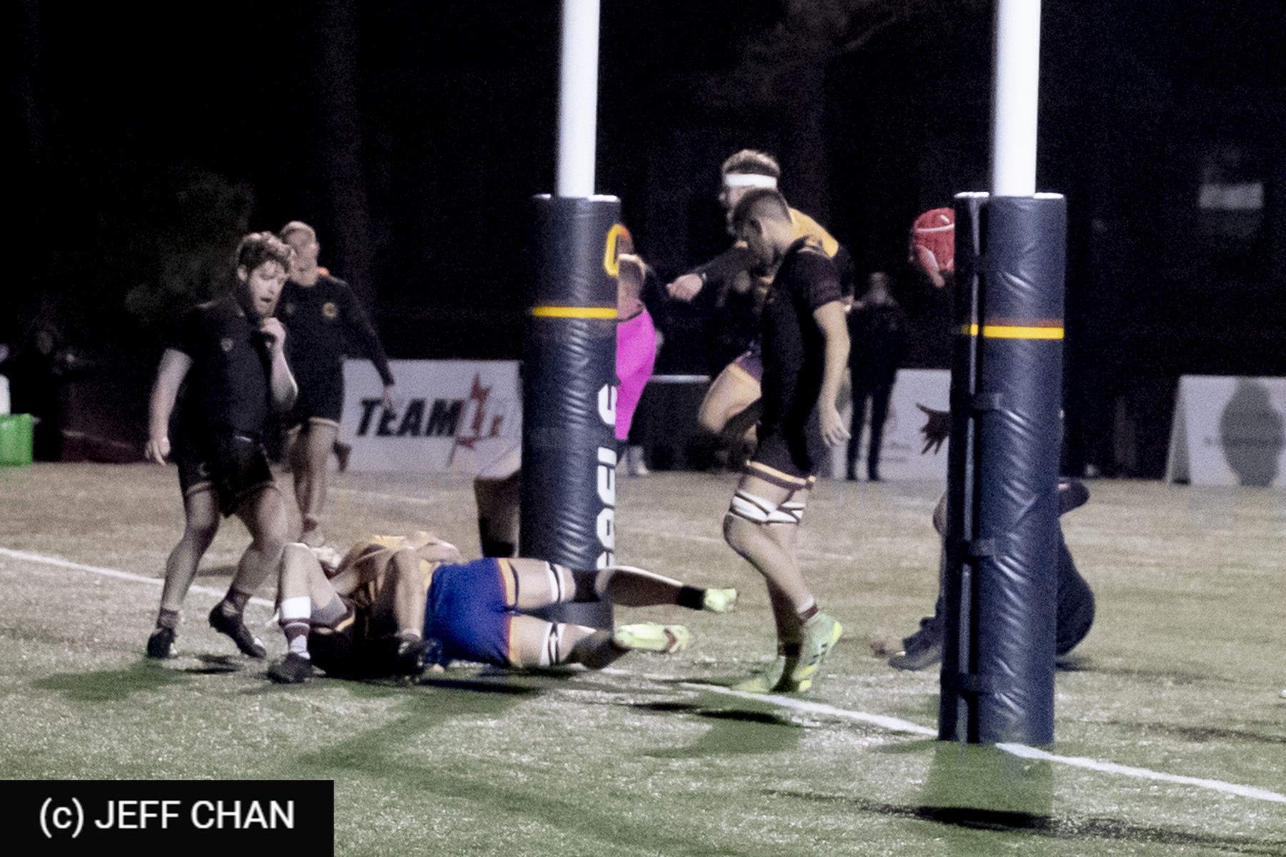  Queen's University - Université Concordia - Rugby - CANUMENS 2021 - Queen's U vs Concordia U - by Jeff Chan (#CANUMENS2104) Photo by: Jeff Chan | Siuxy Sports 2021-11-24