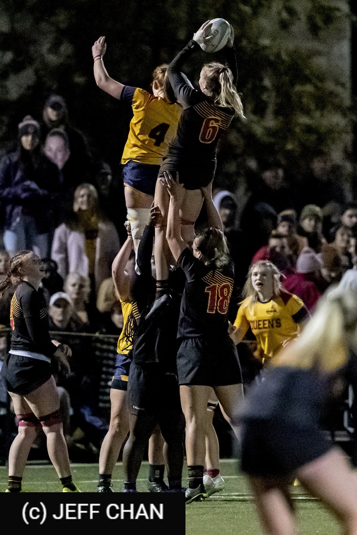  Queen's University - University of Guelph - Rugby - OUA 2022 Queen's (W) vs Guelph Champions (#OUW22QWGU10) Photo by: Jeff Chan | Siuxy Sports 2022-10-28