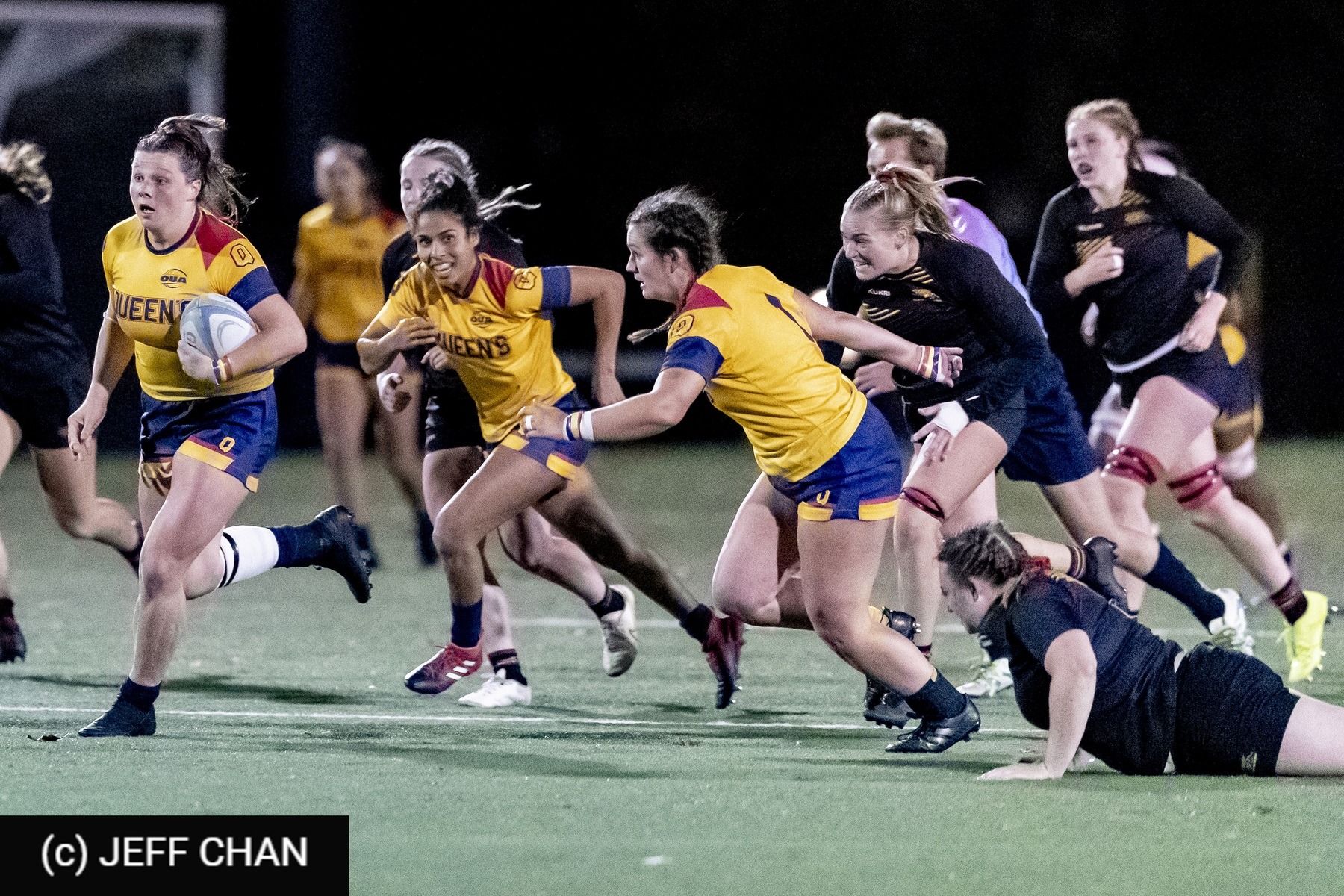 Queen's University - University of Guelph - Rugby - OUA 2022 Queen's (W) vs Guelph Champions (#OUW22QWGU10) Photo by: Jeff Chan | Siuxy Sports 2022-10-28