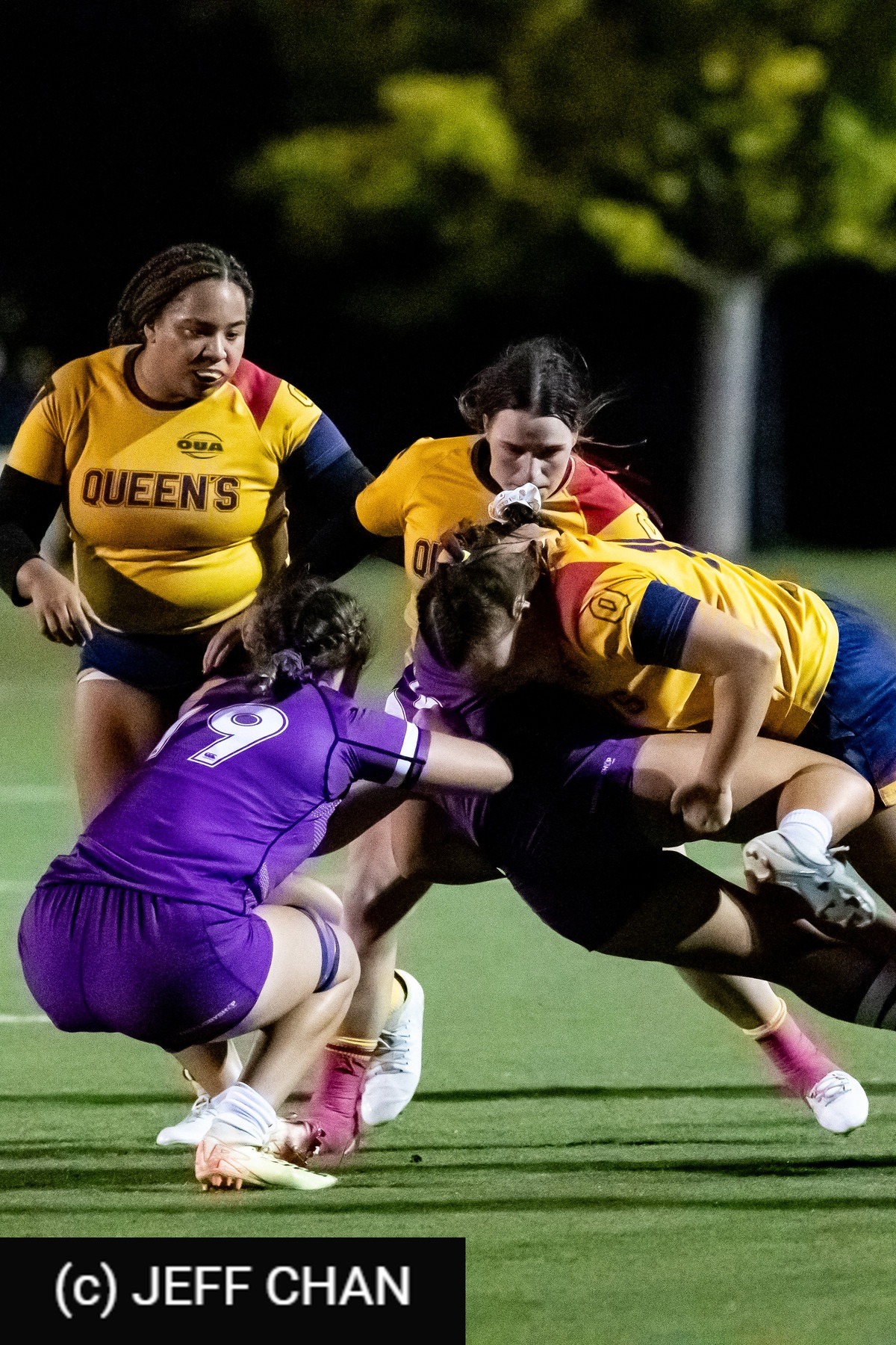  Queen's University - University of Western Ontario - Rugby - OUA 2024 Queen's (W) vs Western (#OUW24QWWE10) Photo by: Jeff Chan | Siuxy Sports 2024-10-18