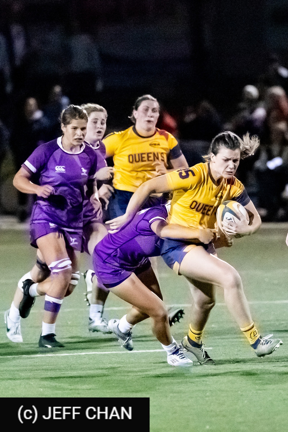  Queen's University - University of Western Ontario - Rugby - OUA 2024 Queen's (W) vs Western (#OUW24QWWE10) Photo by: Jeff Chan | Siuxy Sports 2024-10-18