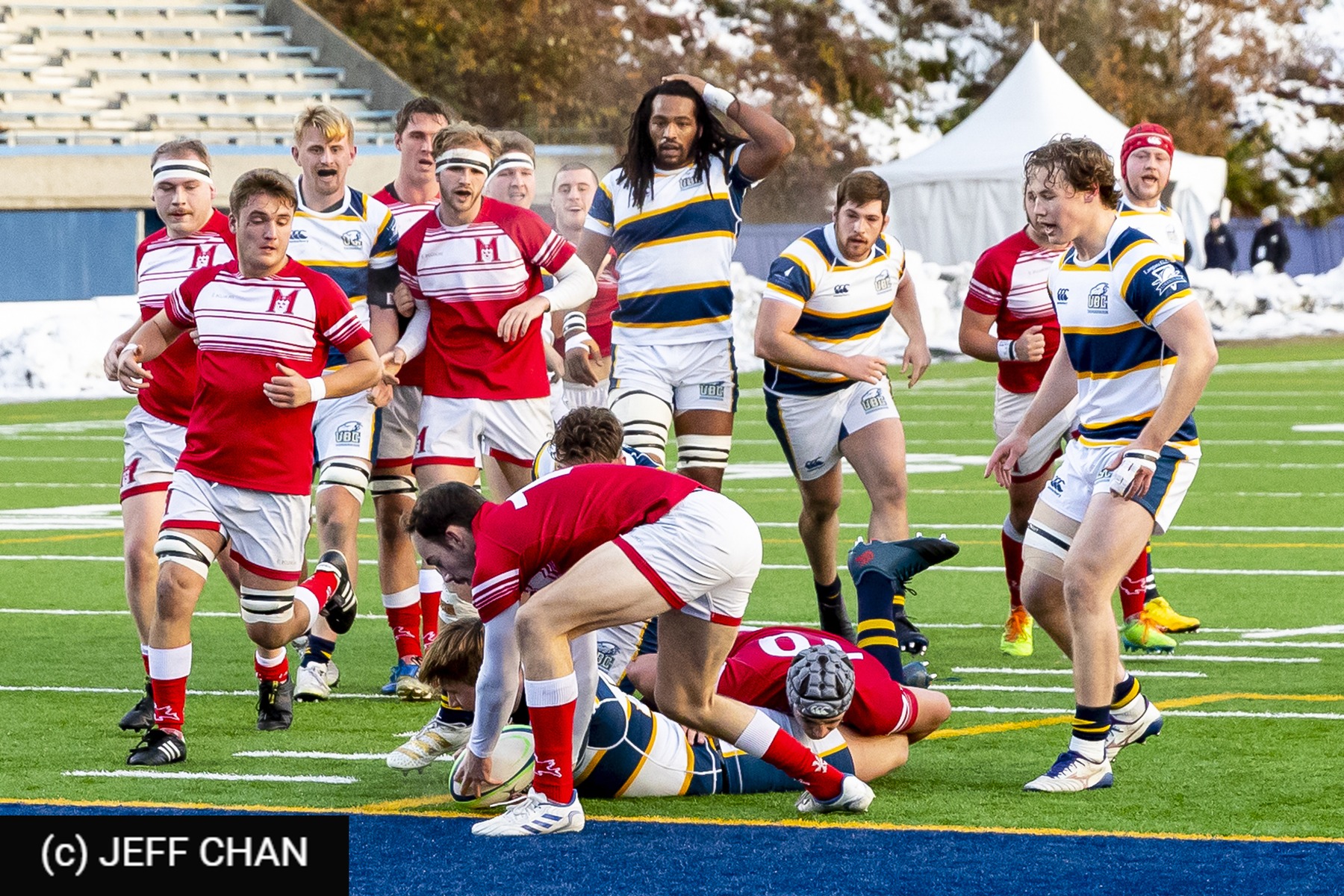 Zach AUGER - Jacob DAVIDSON - Evan TENNANT -  University of British Columbia - Université McGill - Rugby - CANUMENS 2022 - U British Columbia vs McGill U - Gold Game by Jeff Chan (#CANUMENS2212) Photo by: Jeff Chan | Siuxy Sports 2022-12-04