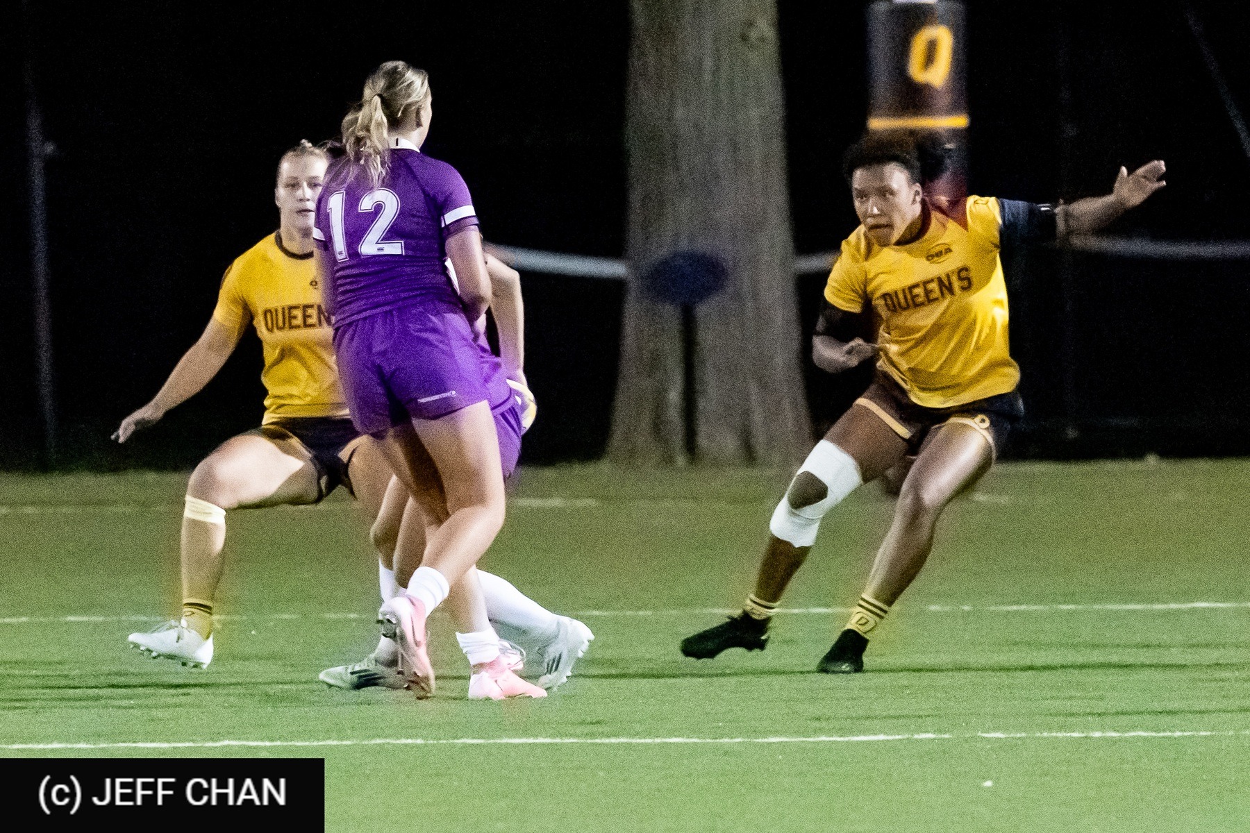  Queen's University - University of Western Ontario - Rugby - OUA 2024 Queen's (W) vs Western (#OUW24QWWE10) Photo by: Jeff Chan | Siuxy Sports 2024-10-18