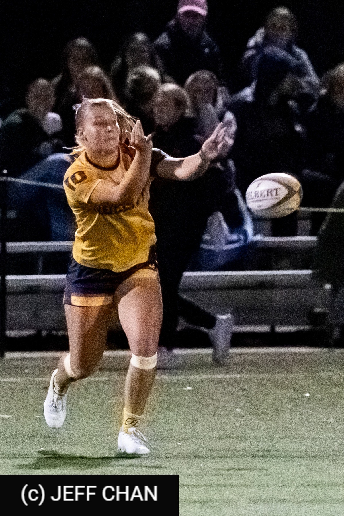  Queen's University - University of Western Ontario - Rugby - OUA 2024 Queen's (W) vs Western (#OUW24QWWE10) Photo by: Jeff Chan | Siuxy Sports 2024-10-18