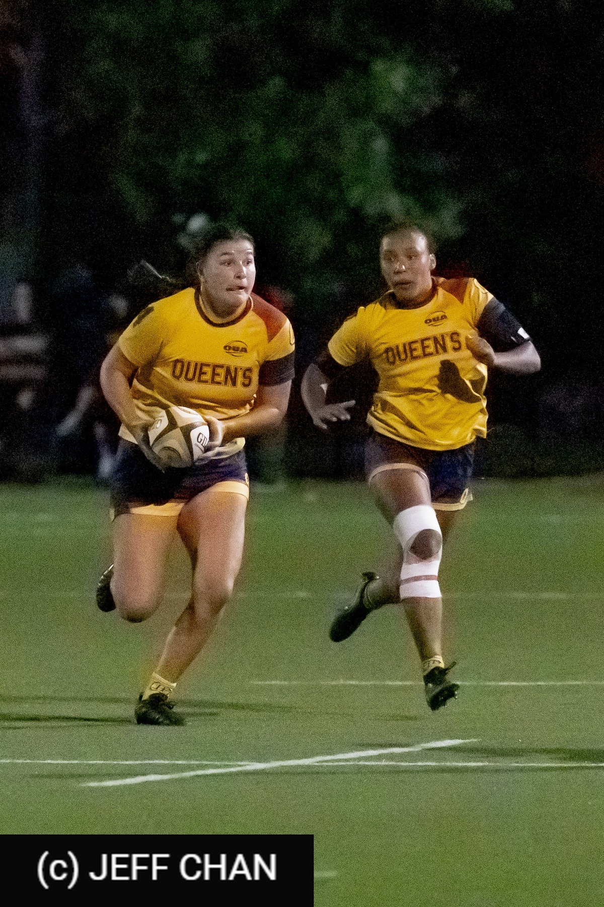  Queen's University - McMaster University - Rugby - OUA 2024 Queen's (W) vs McMaster (#OUW24QWMC10) Photo by: Jeff Chan | Siuxy Sports 2024-10-05