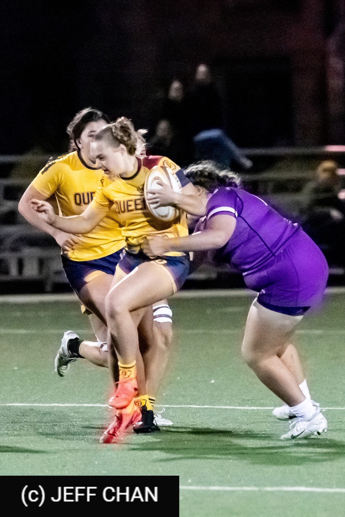  Queen's University - University of Western Ontario - Rugby - OUA 2024 Queen's (W) vs Western (#OUW24QWWE10) Photo by: Jeff Chan | Siuxy Sports 2024-10-18