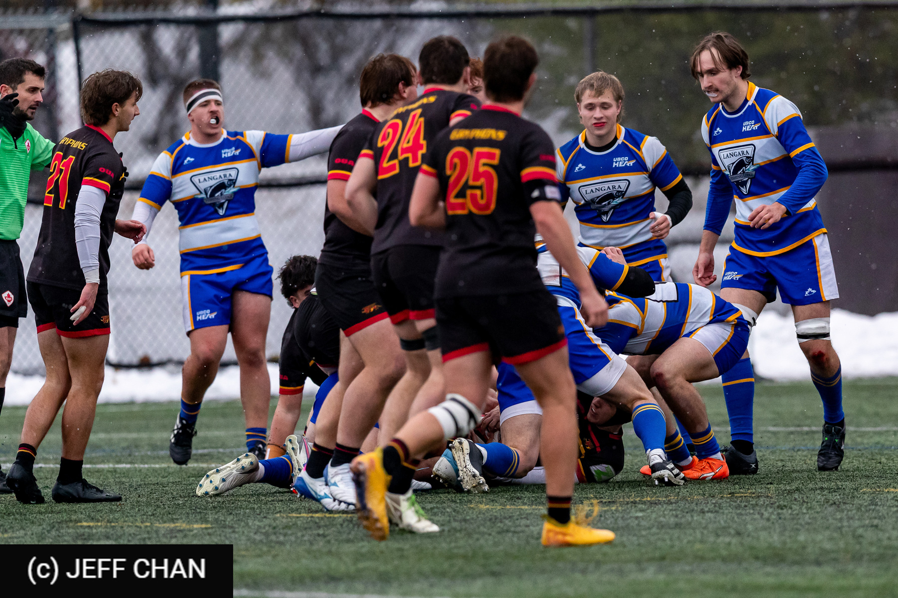  University of Guelph - University of British Columbia Okanagan - Rugby - CANUMENS 2025 - University of Guelph v University of British Columbia Okanagan - Game#2 by Jeff Chan (#CANUMENS2572) Photo by: Jeff Chan | Siuxy Sports 2025-11-12