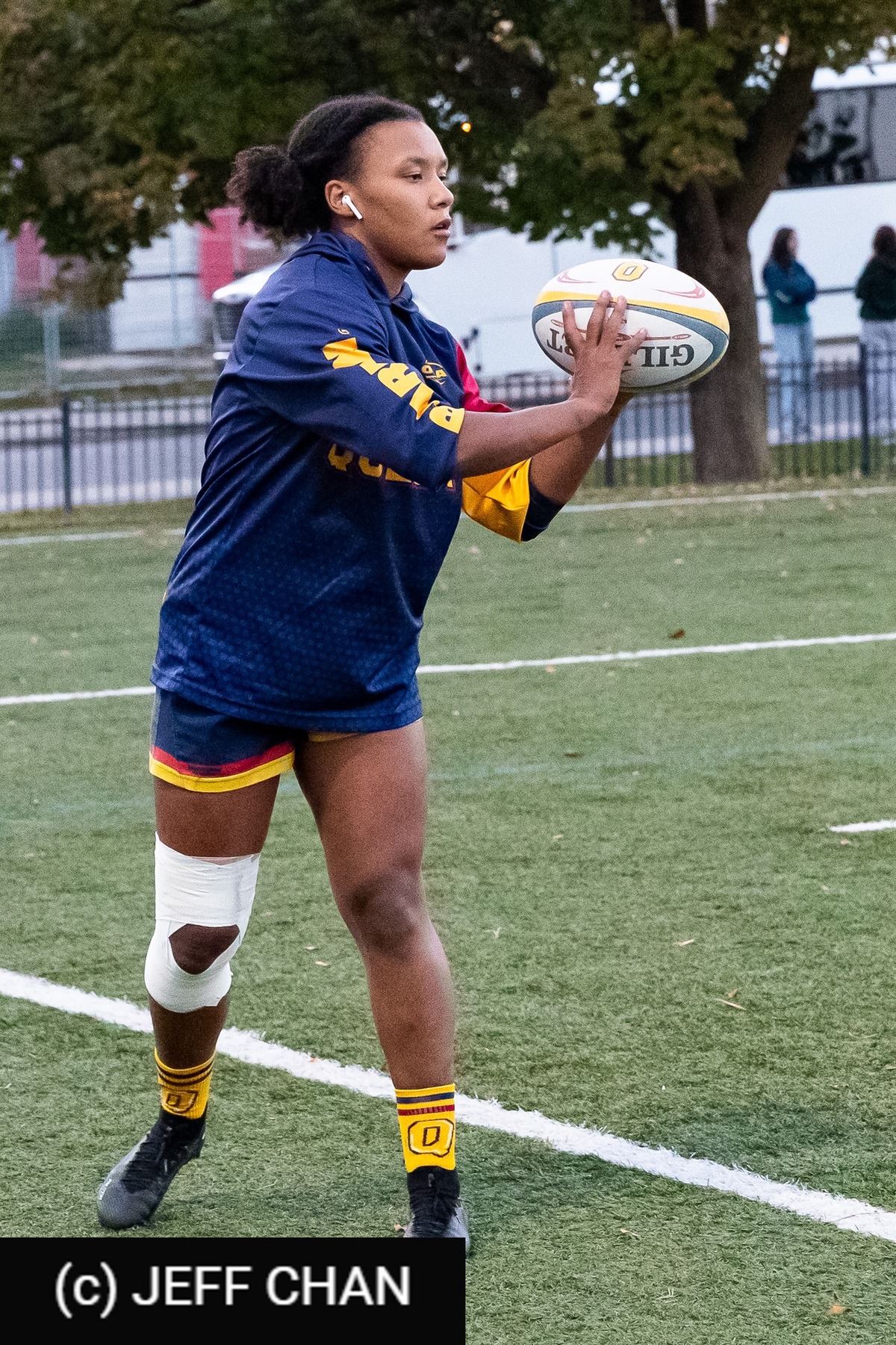  Queen's University - University of Western Ontario - Rugby - OUA 2024 Queen's (W) vs Western (#OUW24QWWE10) Photo by: Jeff Chan | Siuxy Sports 2024-10-18