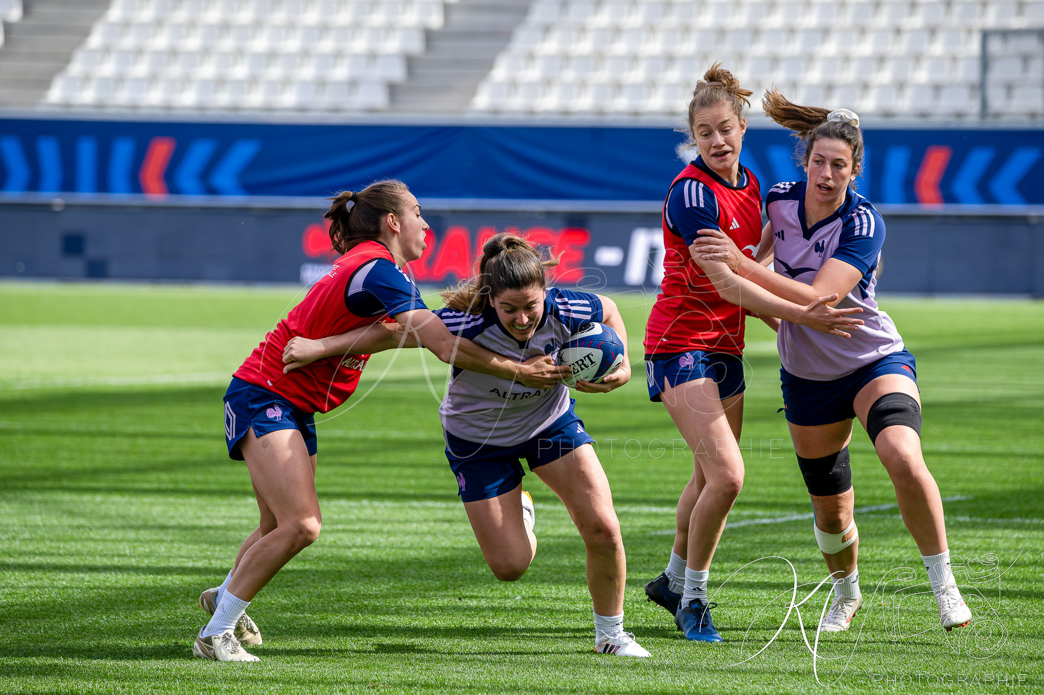 Emilie BOULARD - Kiara ZAGO -  Équipe feminin de France de rugby à XV -  - Rugby - FFR 2026 - Équipe féminin de France de Rugby - Captain Run - Stade des Alpes (#FFR26EFRXVC04) Photo by: Karine Valentin | Siuxy Sports 2026-04-10
