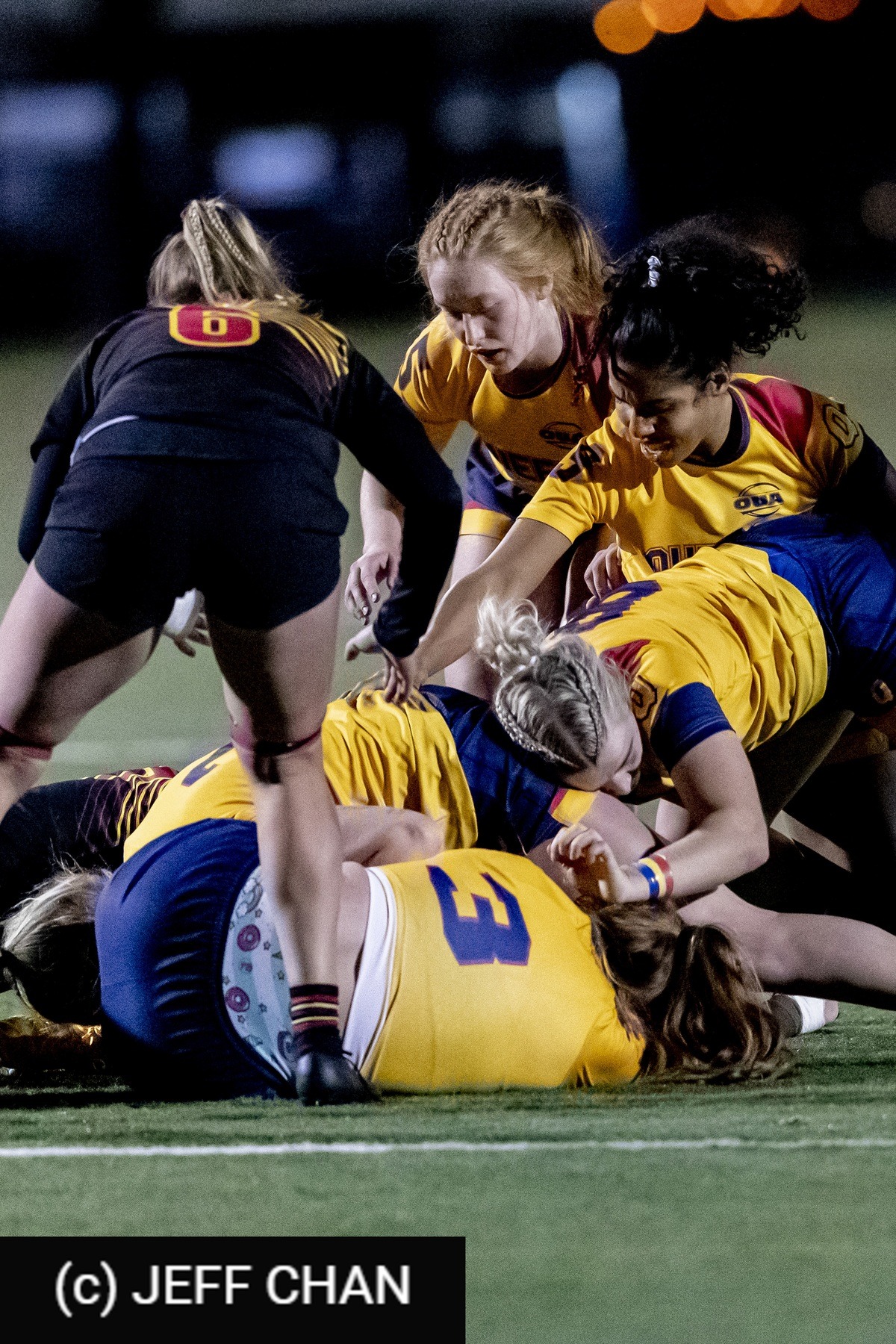  Queen's University - University of Guelph - Rugby - OUA 2022 Queen's (W) vs Guelph Champions (#OUW22QWGU10) Photo by: Jeff Chan | Siuxy Sports 2022-10-28