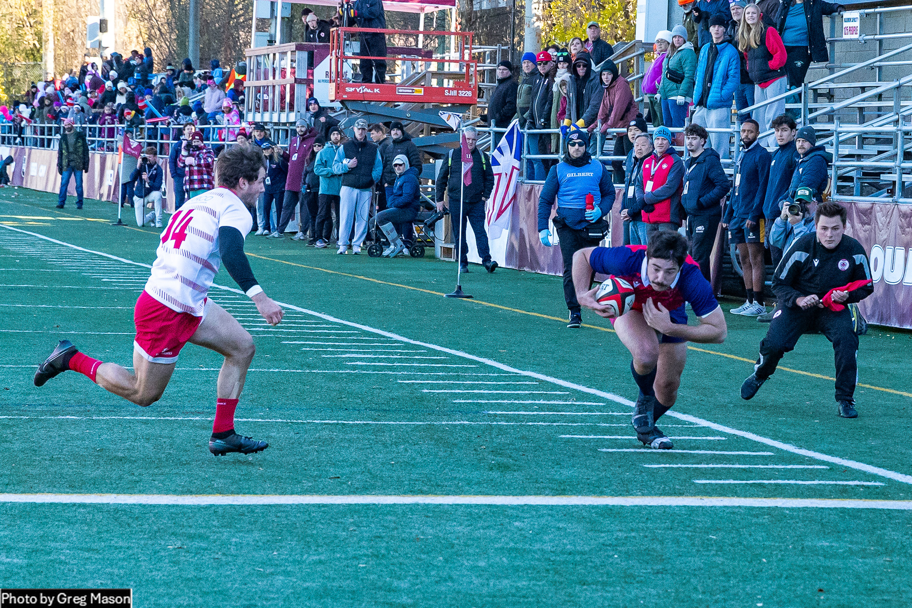  ÉTS (École de technologie supérieure) - Memorial University of Newfoundland - Rugby - CANUMENS 2024 - Qtr final - ETS vs Memorial UN by Jeff Chan (#CANUMENS2402) Photo by: Jeff Chan | Siuxy Sports 2024-11-13