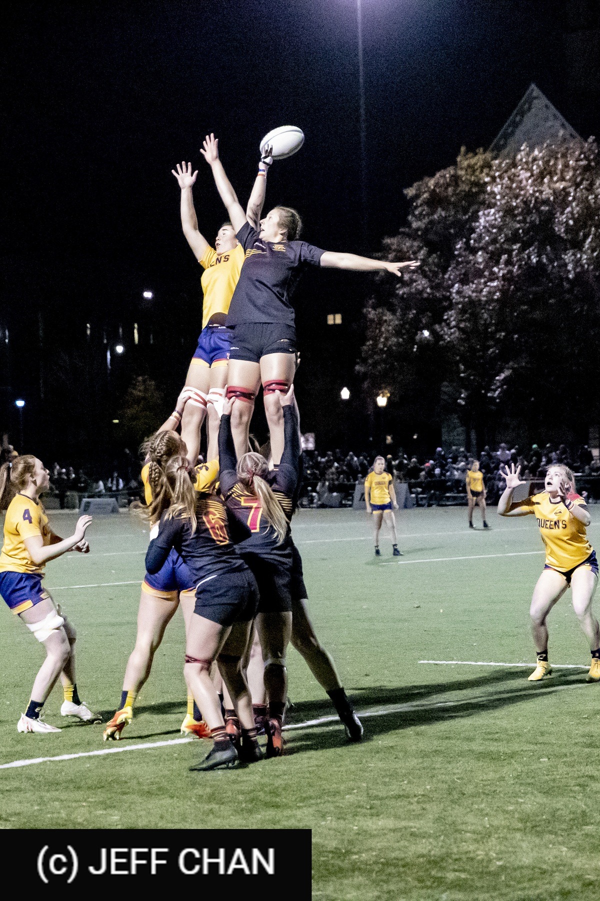  Queen's University - University of Guelph - Rugby - OUA 2022 Queen's (W) vs Guelph Champions (#OUW22QWGU10) Photo by: Jeff Chan | Siuxy Sports 2022-10-28