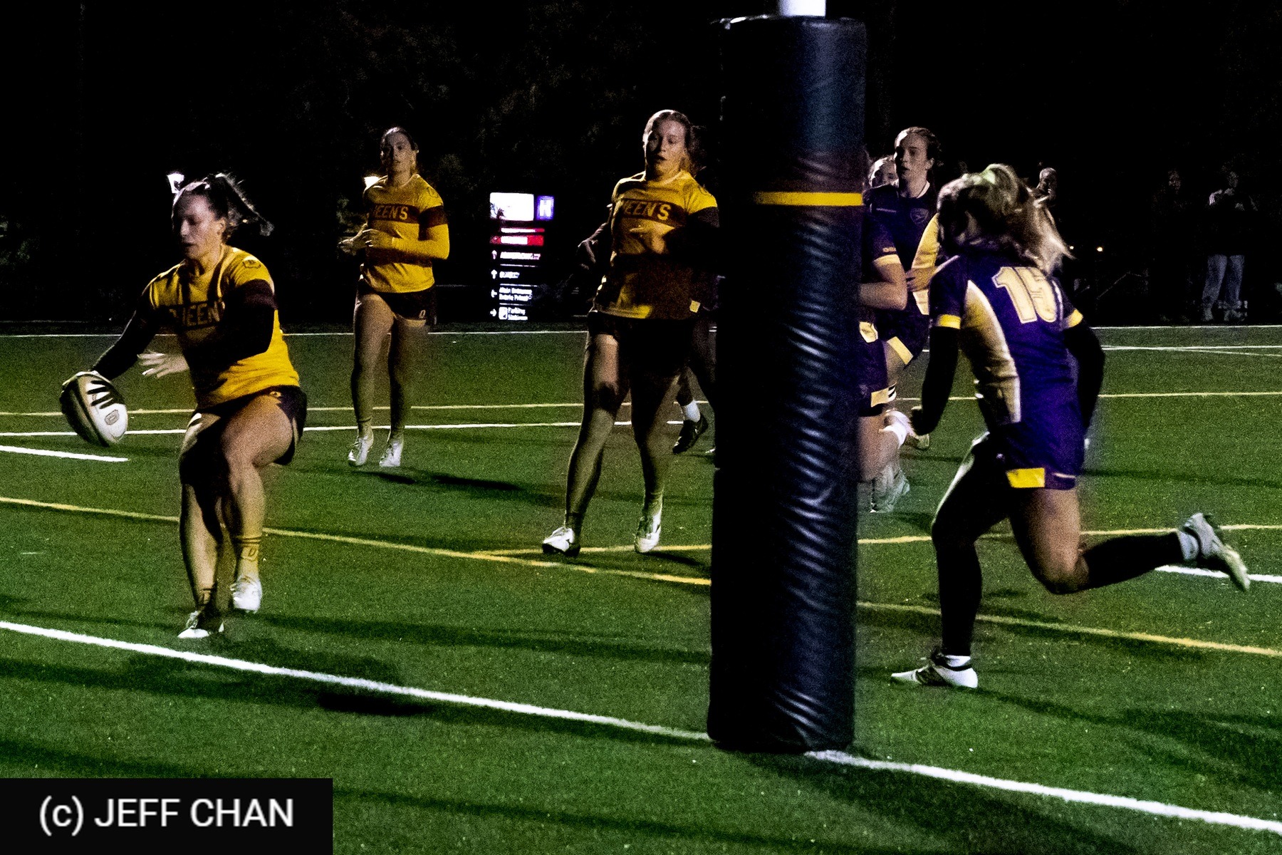  Queen's University - Wilfrid Laurier University - Rugby - OUA 2025 Queen's (W) vs Laurier (#OUW25QWLA10) Photo by: Jeff Chan | Siuxy Sports 2025-10-17