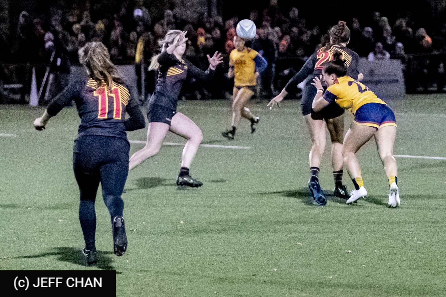  Queen's University - University of Guelph - Rugby - OUA 2022 Queen's (W) vs Guelph Champions (#OUW22QWGU10) Photo by: Jeff Chan | Siuxy Sports 2022-10-28