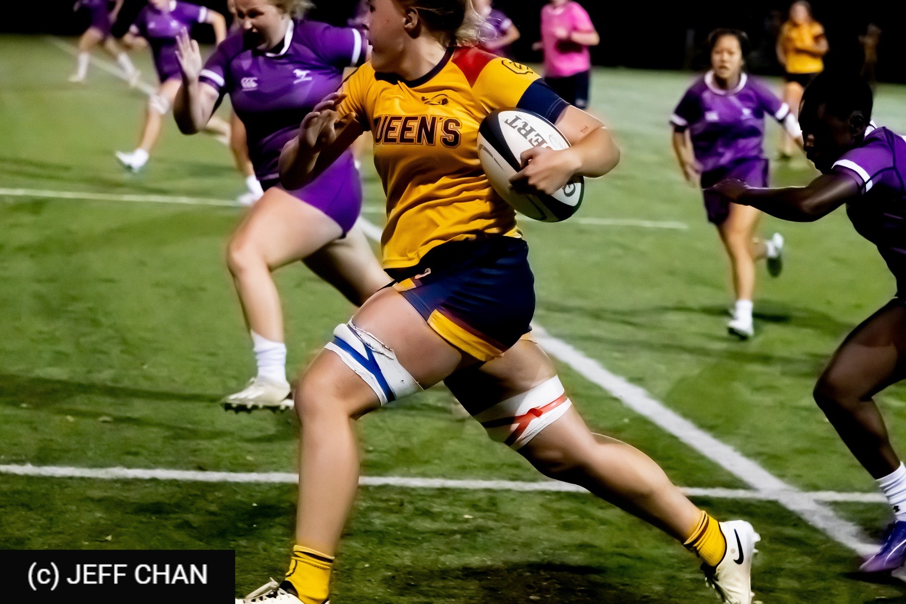 Queen's University - University of Western Ontario - Rugby - OUA 2024 Queen's (W) vs Western (#OUW24QWWE09) Photo by: Jeff Chan | Siuxy Sports 2024-09-27
