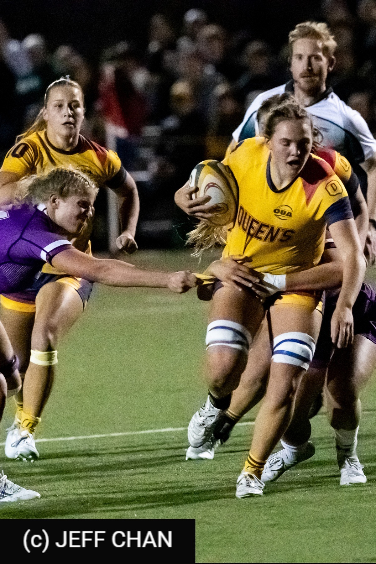  Queen's University - University of Western Ontario - Rugby - OUA 2024 Queen's (W) vs Western (#OUW24QWWE10) Photo by: Jeff Chan | Siuxy Sports 2024-10-18