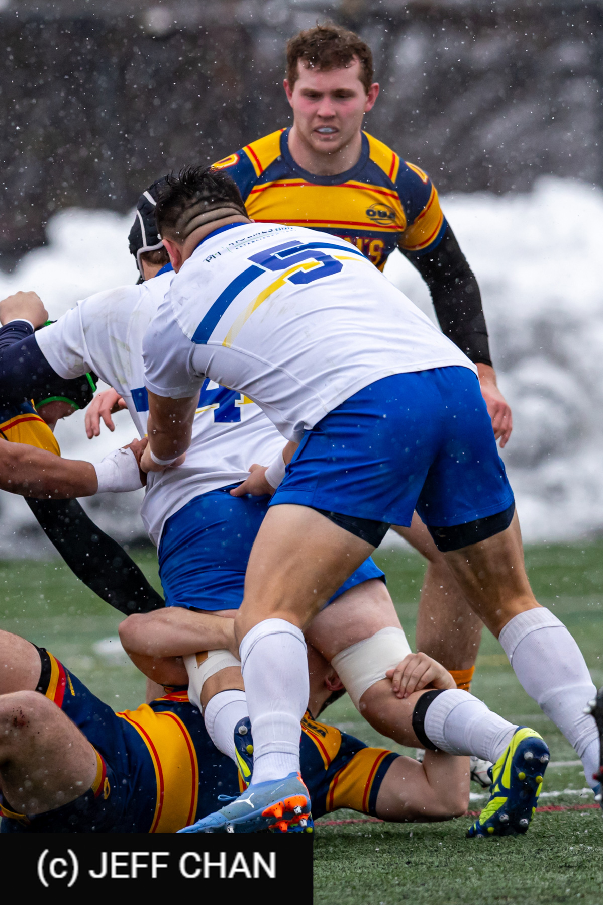 Coen QUINN -  Queen's University - University of Victoria - Rugby - CANUMENS 2025 - Queen's University vs University of Victoria - Game#1 by Jeff Chan (#CANUMENS2581) Photo by: Jeff Chan | Siuxy Sports 2025-11-12