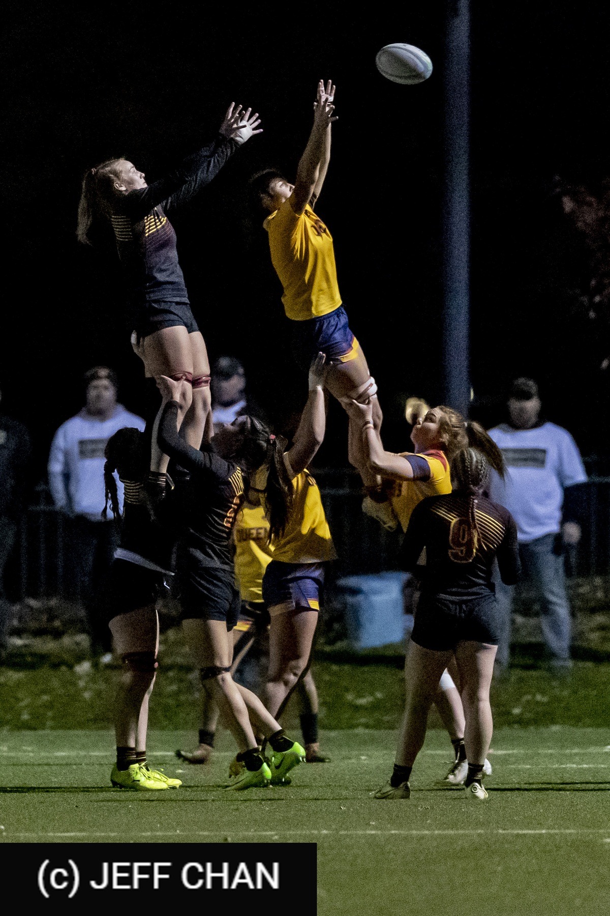  Queen's University - University of Guelph - Rugby - OUA 2022 Queen's (W) vs Guelph Champions (#OUW22QWGU10) Photo by: Jeff Chan | Siuxy Sports 2022-10-28