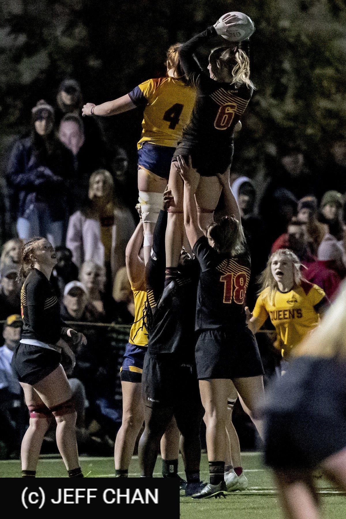  Queen's University - University of Guelph - Rugby - OUA 2022 Queen's (W) vs Guelph Champions (#OUW22QWGU10) Photo by: Jeff Chan | Siuxy Sports 2022-10-28