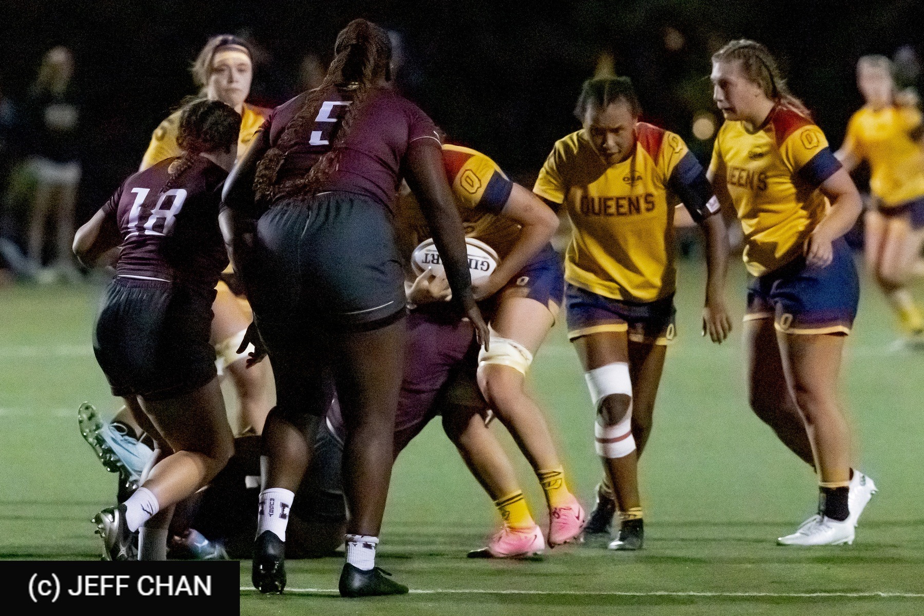  Queen's University - McMaster University - Rugby - OUA 2024 Queen's (W) vs McMaster (#OUW24QWMC10) Photo by: Jeff Chan | Siuxy Sports 2024-10-05