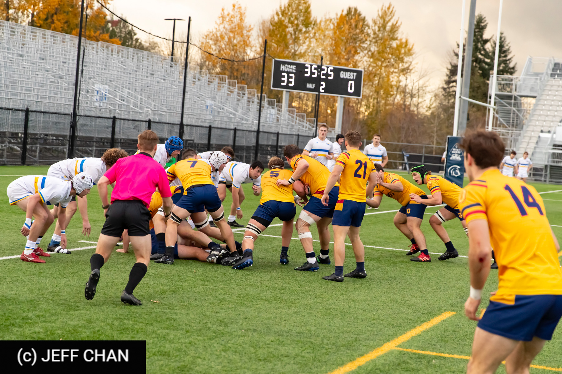 Ryder HEANEY-CORNS -  Queen's University - University of Victoria - Rugby - CANUMENS 2023 - Quarter final - Queen's vs UVic by Jeff Chan (#CANUMENS2301) Photo by: Jeff Chan | Siuxy Sports 2023-11-15