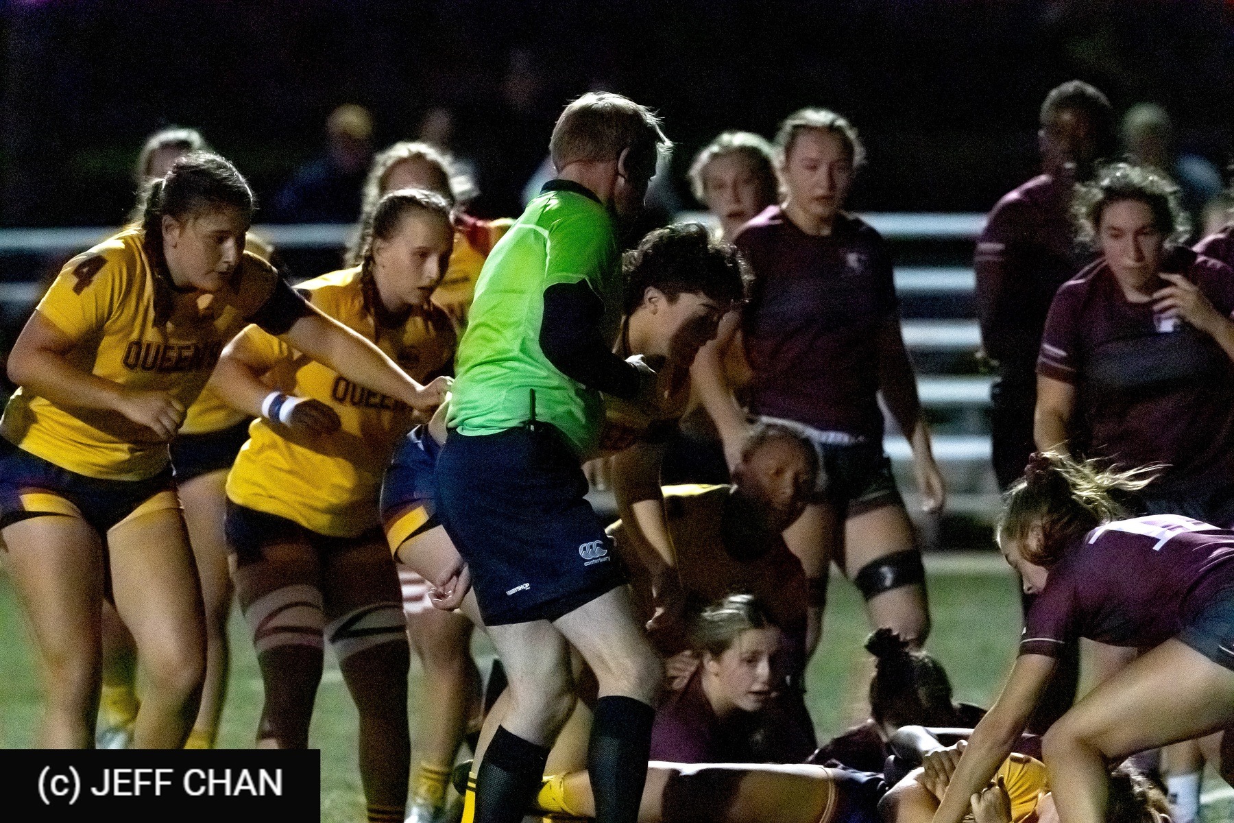  Queen's University - McMaster University - Rugby - OUA 2024 Queen's (W) vs McMaster (#OUW24QWMC10) Photo by: Jeff Chan | Siuxy Sports 2024-10-05